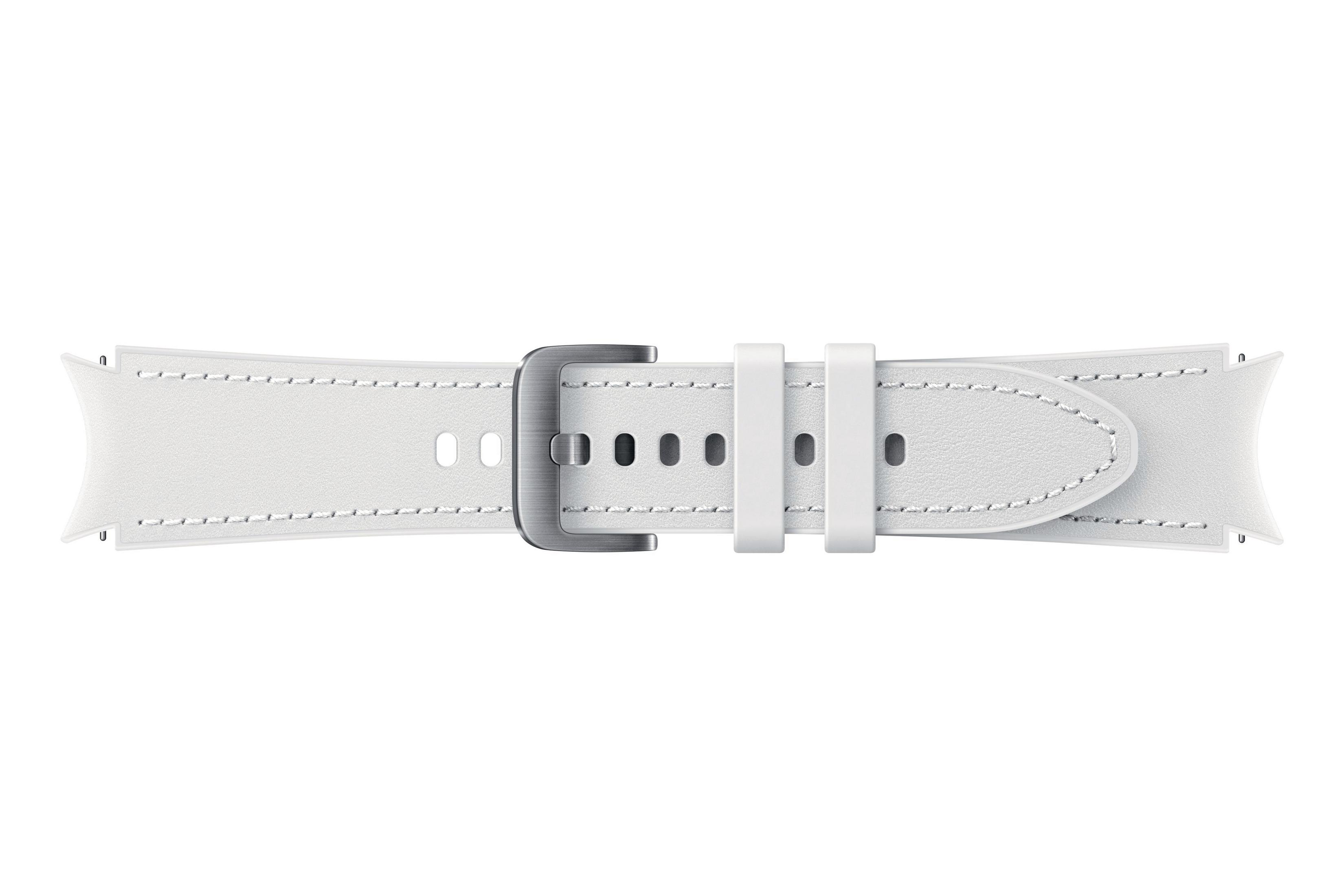Ein weißes Uhrenarmband mit silberner Schließe wird auf weißem Hintergrund gezeigt.