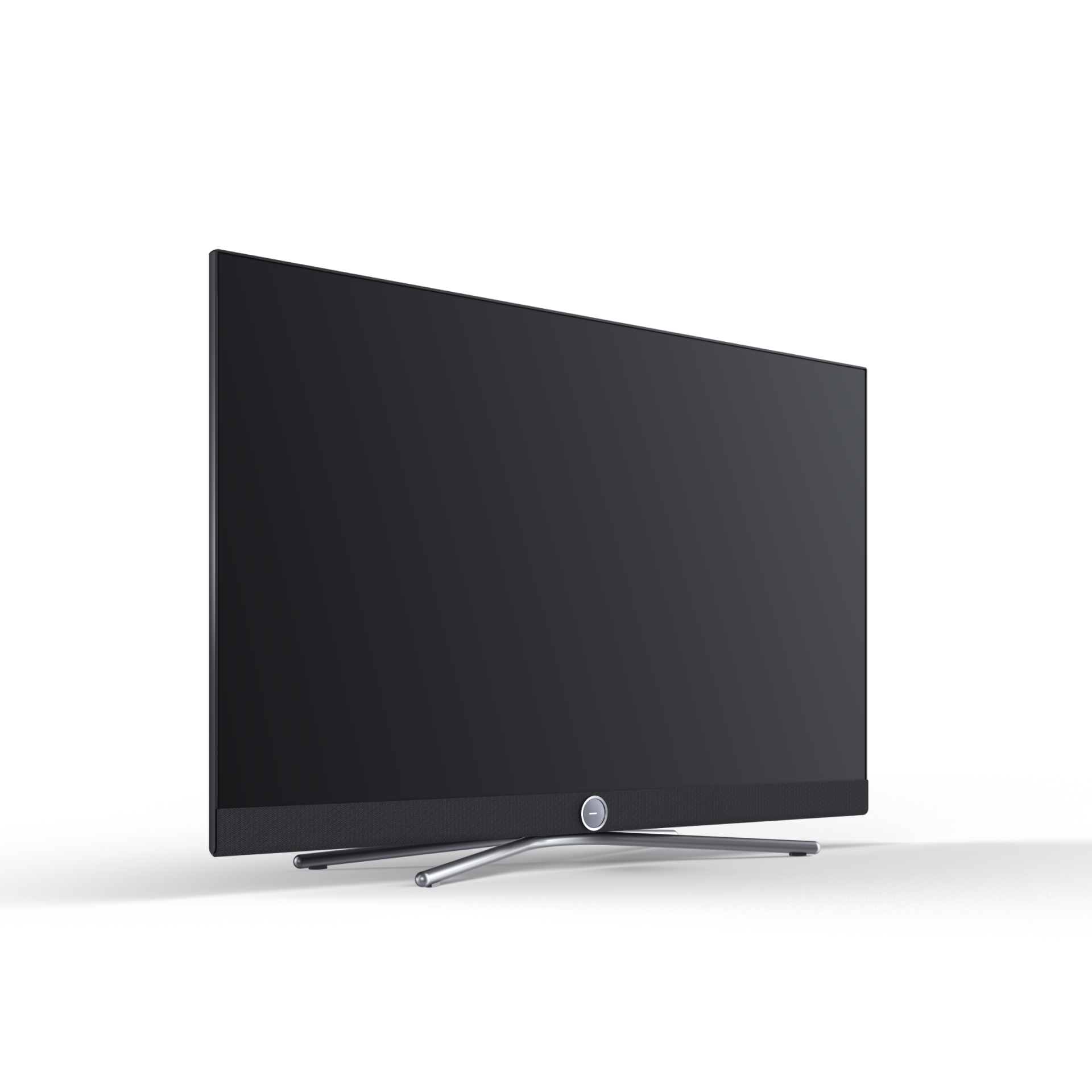 Una TV nera ed elegante con base argentata, su sfondo bianco.