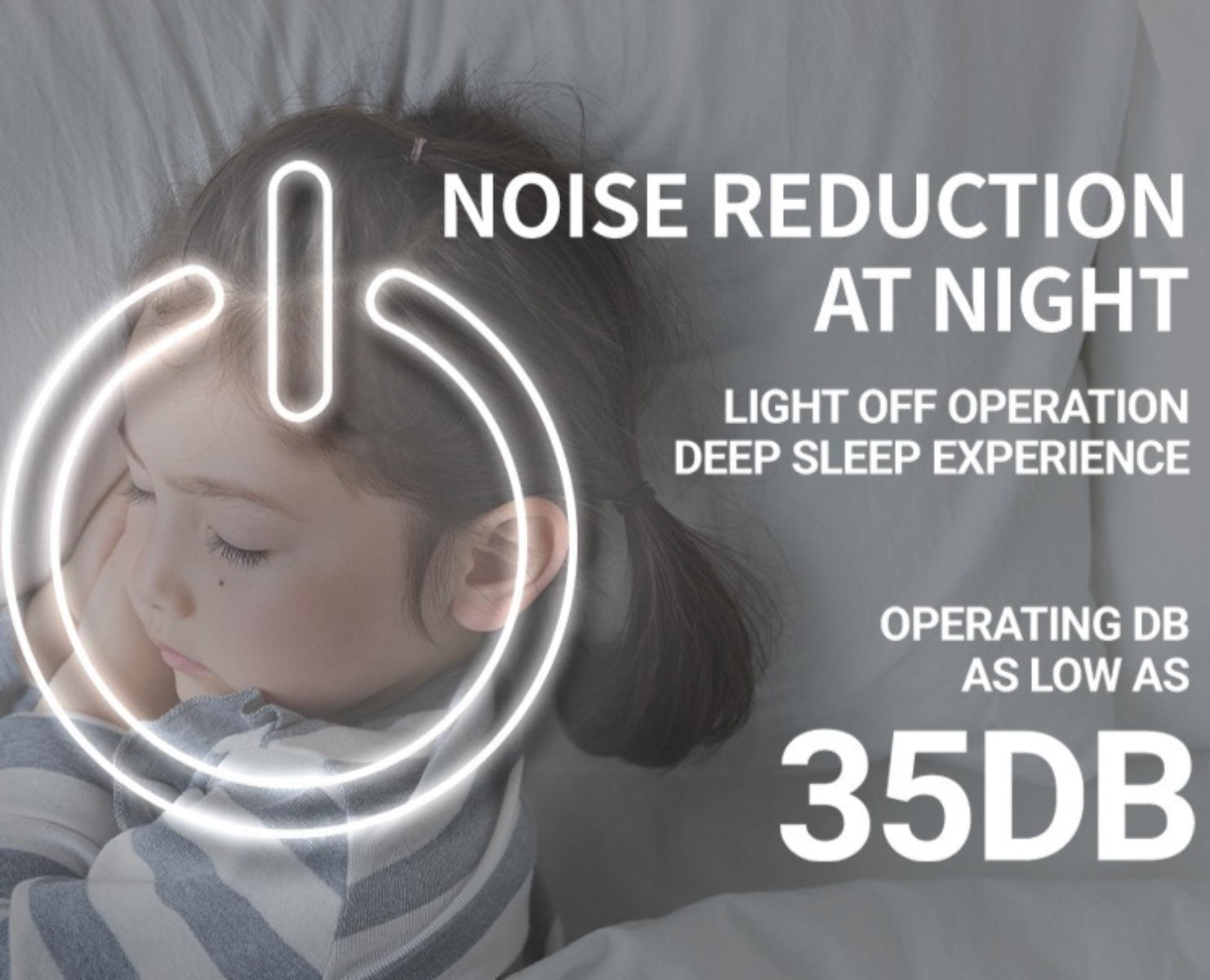 Ein Kind schläft auf einem weißen Kissen, mit den Worten 'Noise Reduction At Night'.