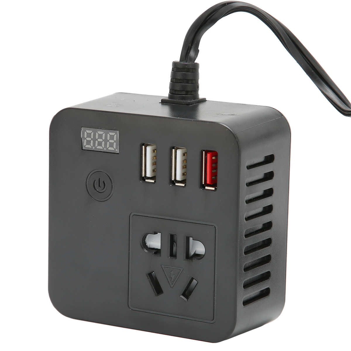 Schwarzer Netzadapter mit USB-Anschlüssen, Steckdose und LED-Anzeige, weißer Hintergrund.