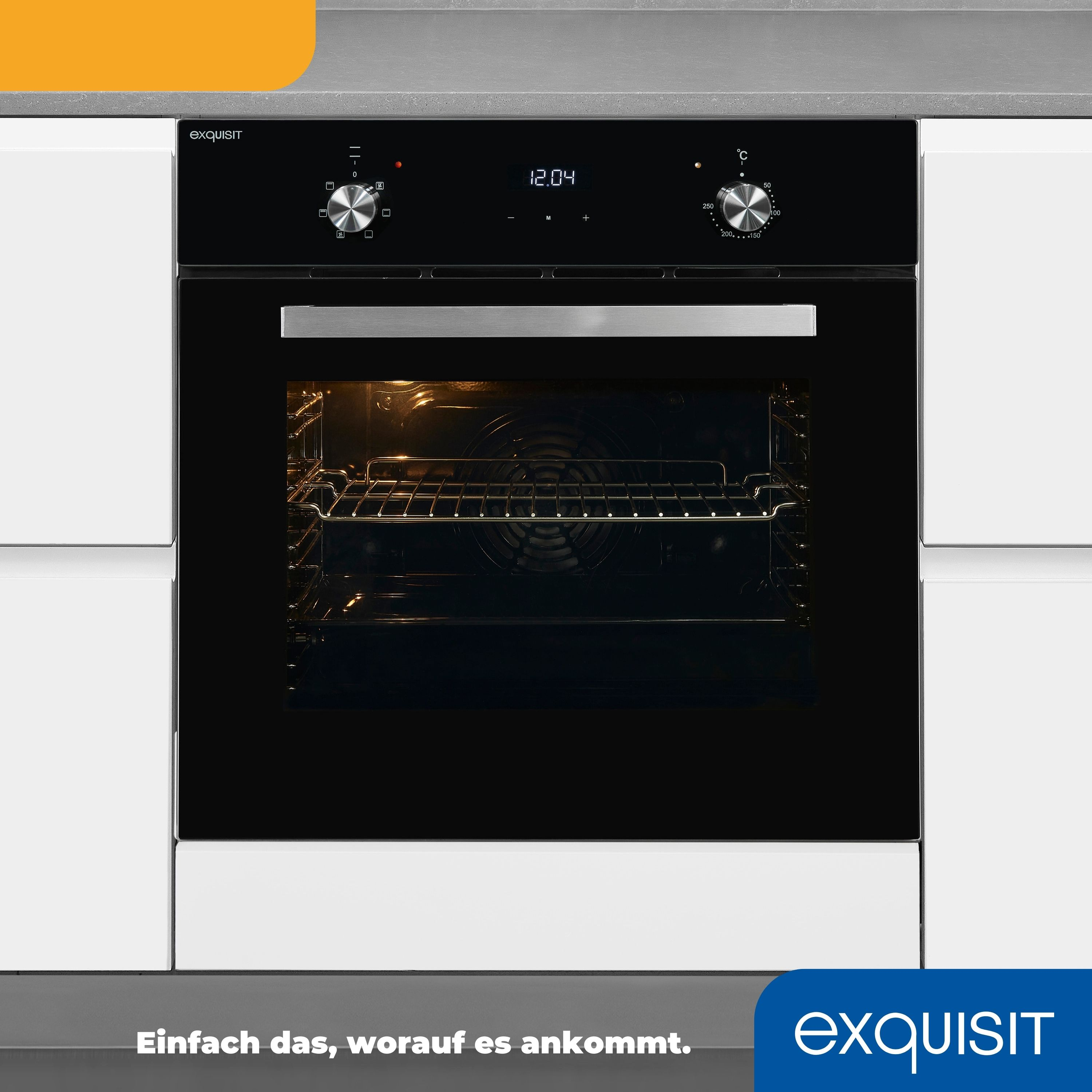 Einbau-Backofen mit beleuchtetem Innenraum und schwarzer Glastür.