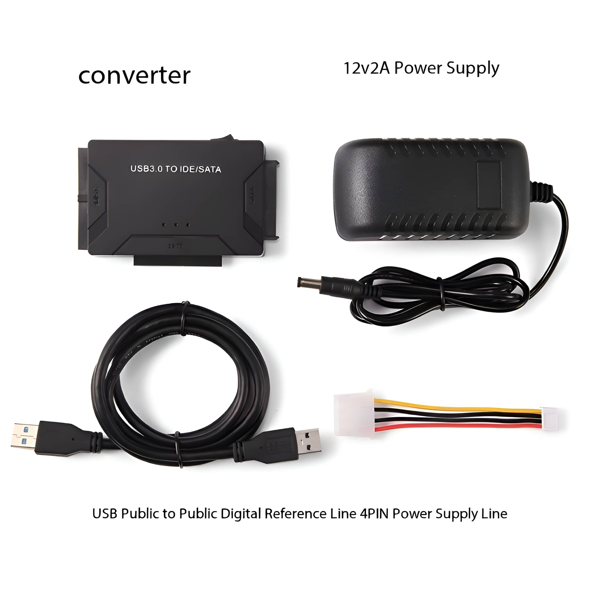 Konverter, Netzteil und Kabel sind auf einer weißen Oberfläche angeordnet. USB-zu-IDE/SATA-Konverter sichtbar.