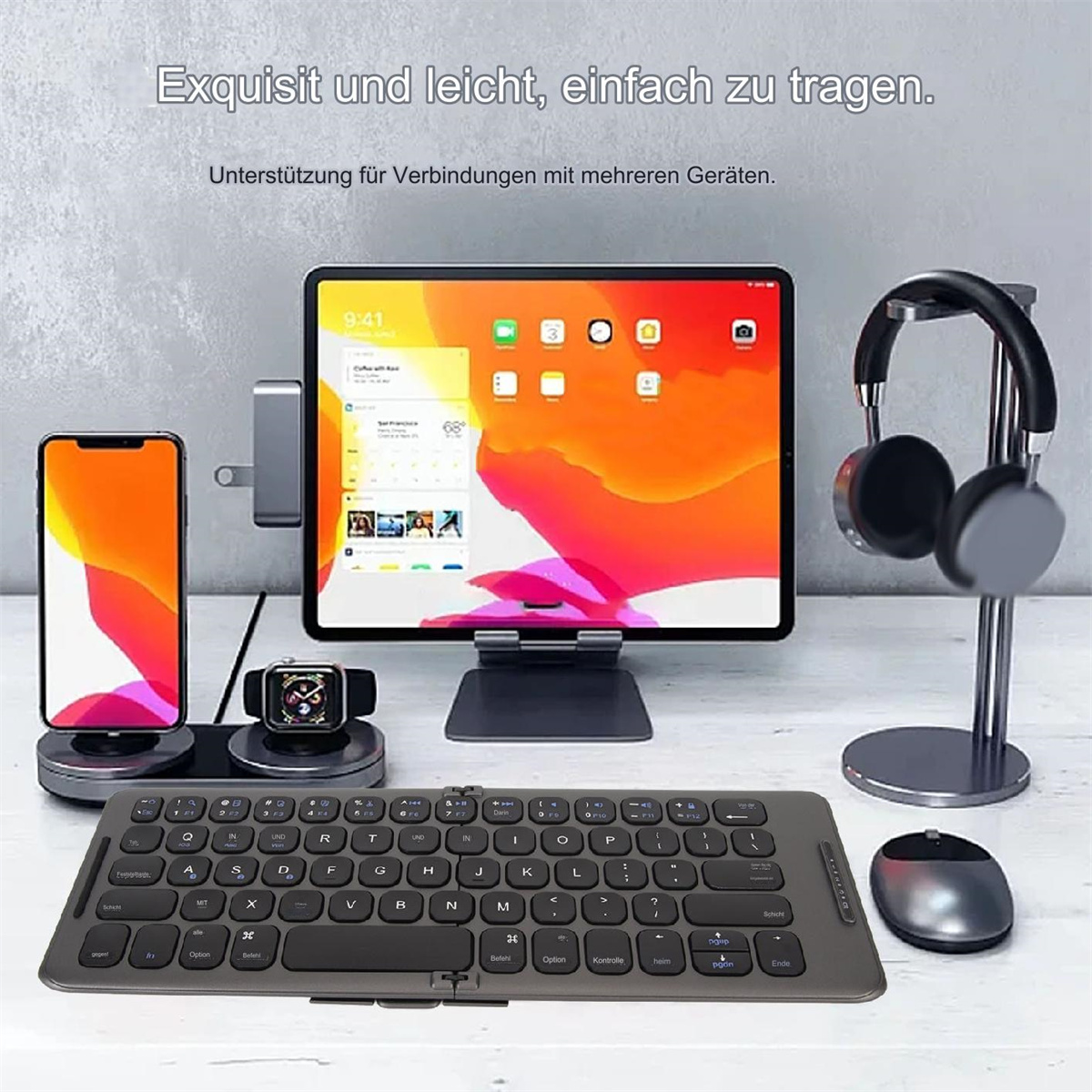 Ein Set elektronischer Geräte: Tablet, Tastatur, Telefon, Uhr, Maus und Kopfhörer. Alles auf weißer Oberfläche.