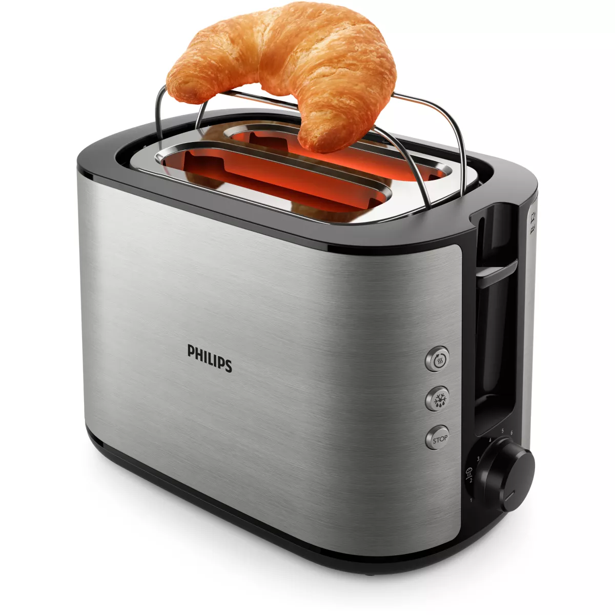 Ein silberner Toaster mit einem Croissant darauf.