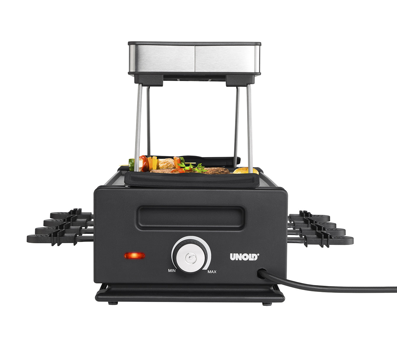 Czarny grill do raclette z jedzeniem na górze i szpikulcami rozciągającymi się na boki.