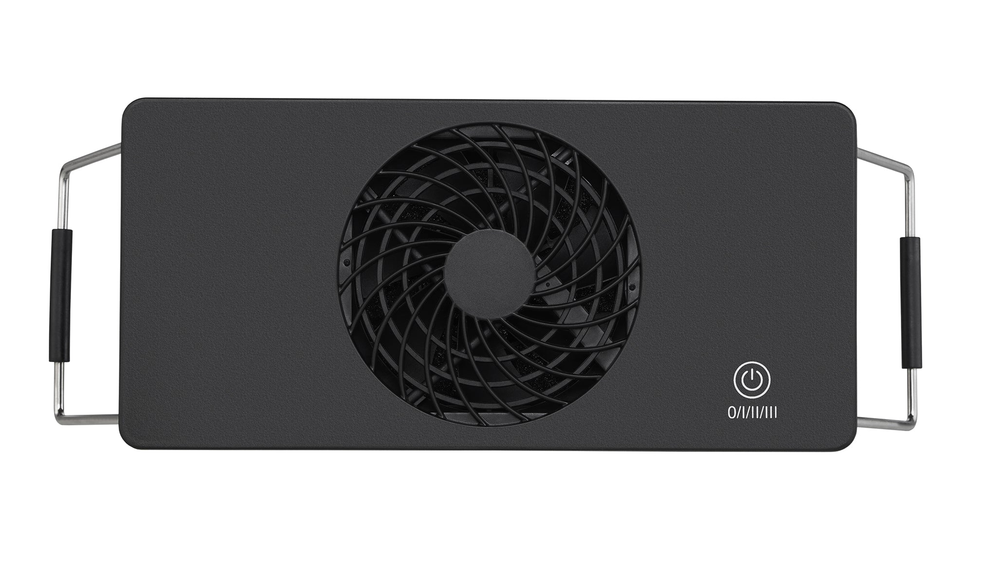 Czarny wentylator z okrągłą kratką i srebrnymi uchwytami. Przycisk zasilania po prawej stronie.