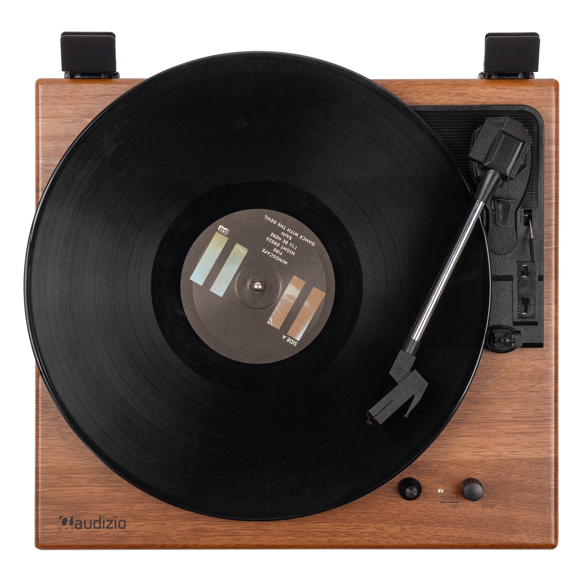 Plattenspieler mit schwarzer Vinyl-Schallplatte. Holzsockel. Die Schallplatte zeigt das Label und den Titel.