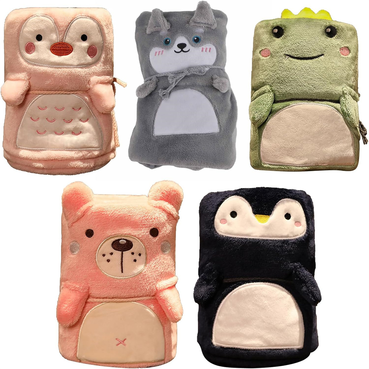 Fünf Plüschtierdecken. Pinguin, Wolf, Frosch, Bär und Pinguin, alle gefaltet.