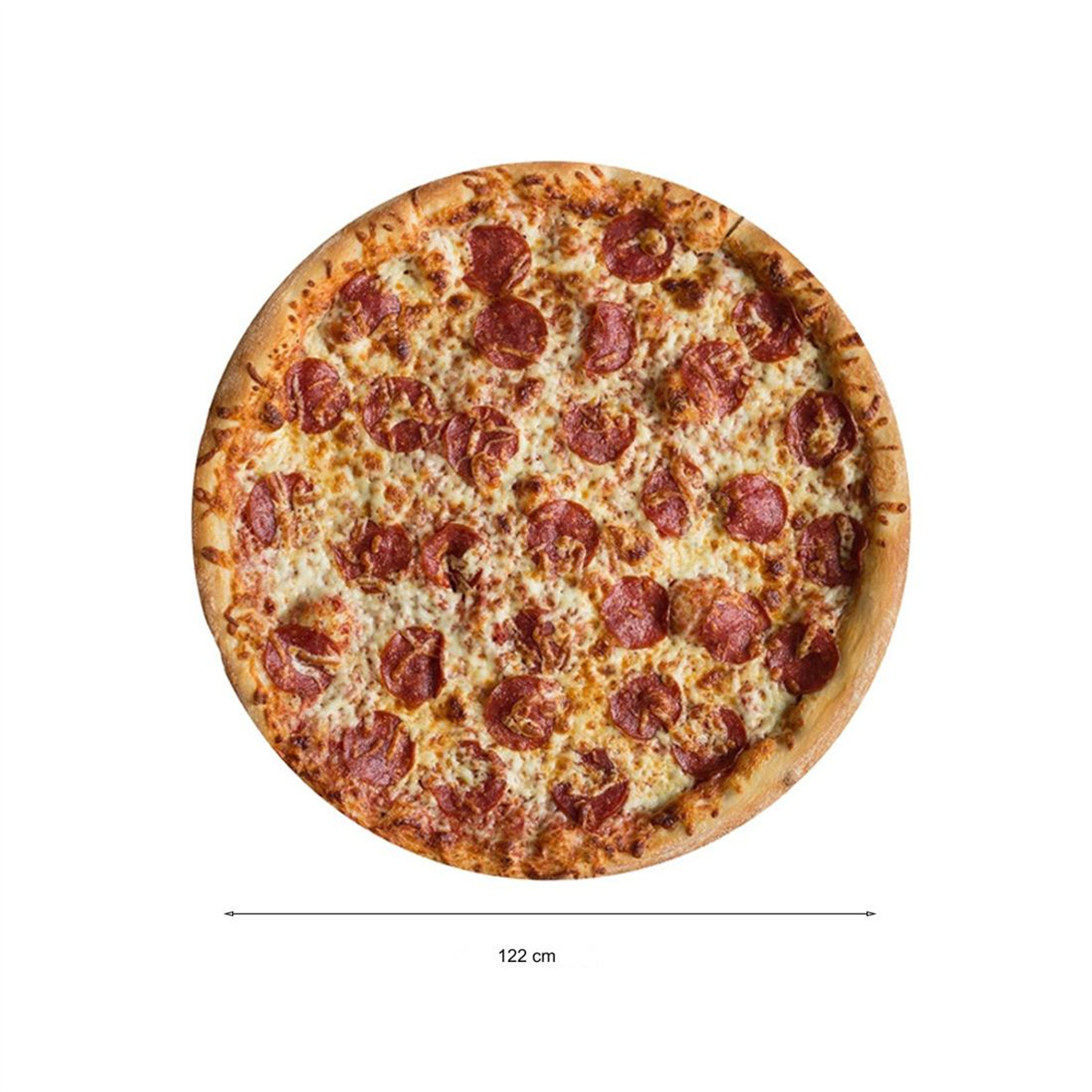 Draufsicht auf eine Pizza mit Peperoni. Die Pizza hat eine runde Form mit 122 cm Durchmesser.