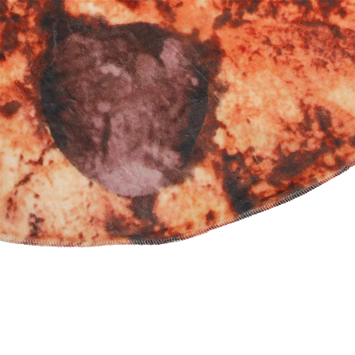 Nahaufnahme einer Pizza mit dunkler Mitte und strukturierter Kruste.