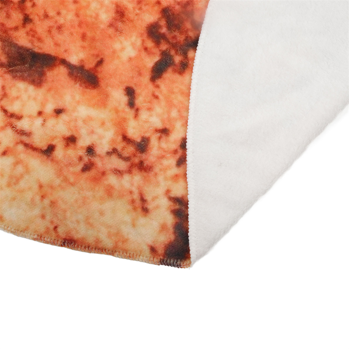 Nahaufnahme eines Handtuchs mit pizzaähnlichem Design. Die Unterseite des Handtuchs ist weiß.