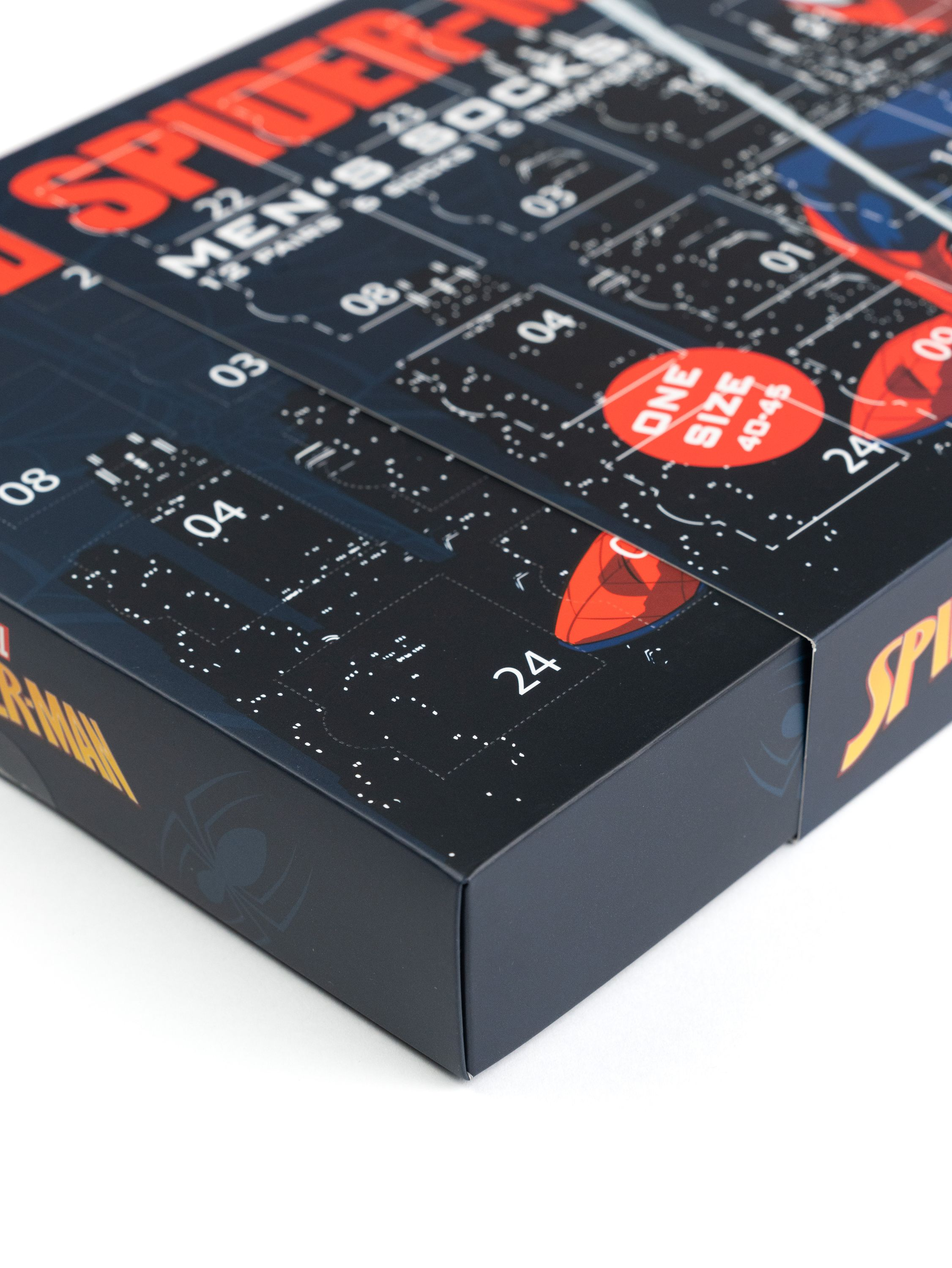 Eine Spider-Man Adventskalenderbox, die die 24 Tage mit einem roten Spider-Man-Logo auf der Vorderseite zeigt.