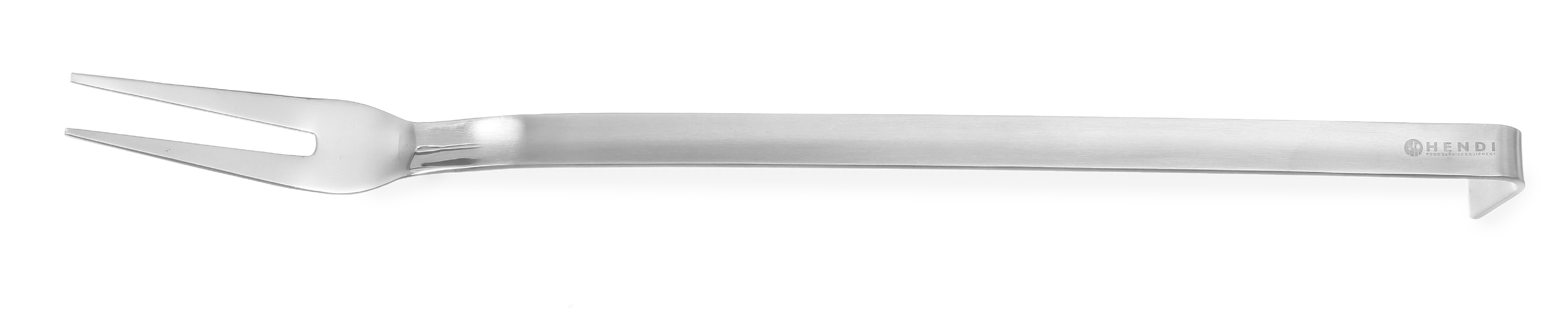 Una lunga forchetta da intaglio Hendi in acciaio inossidabile su sfondo bianco.