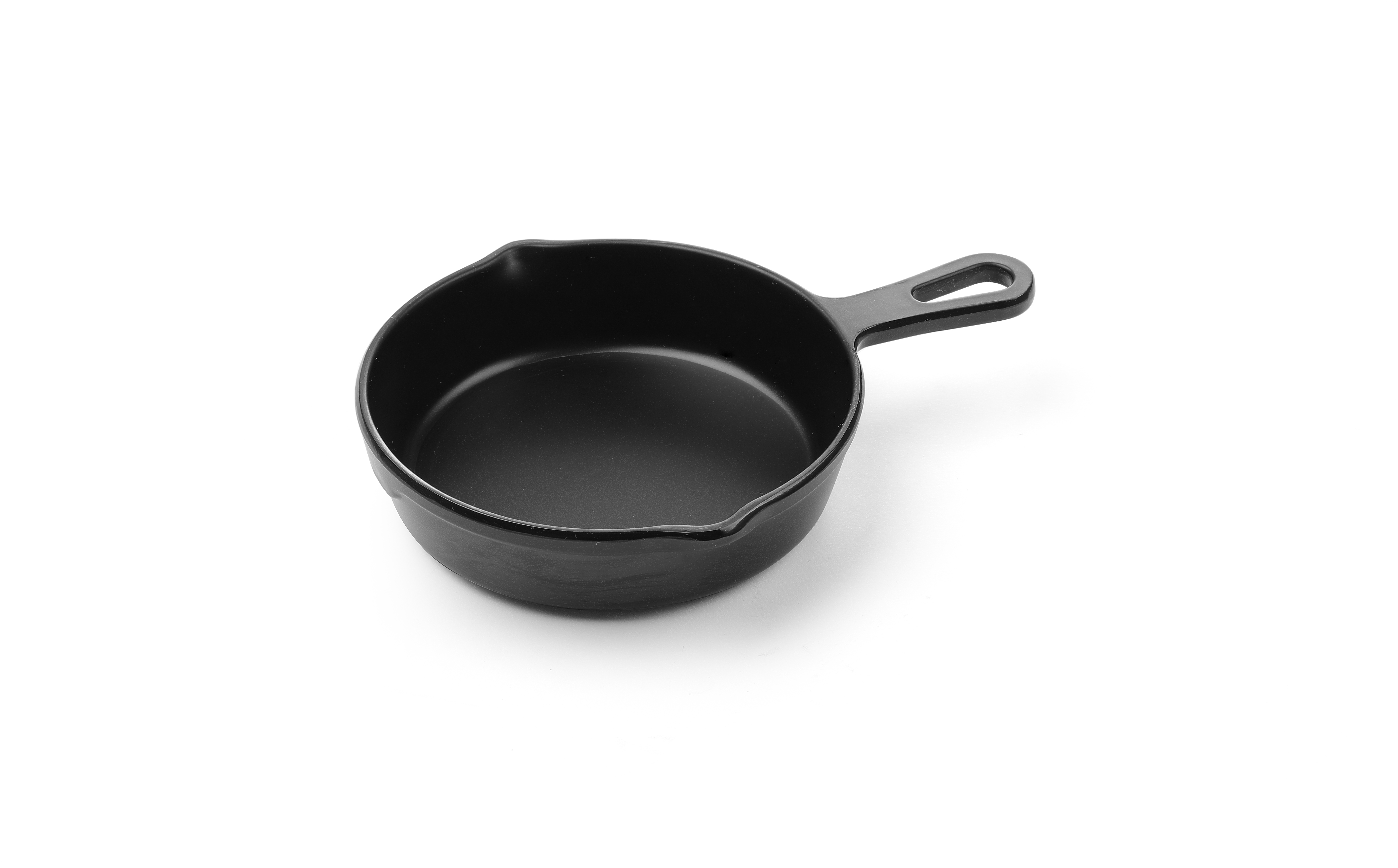 Piccola padella nera con manico.