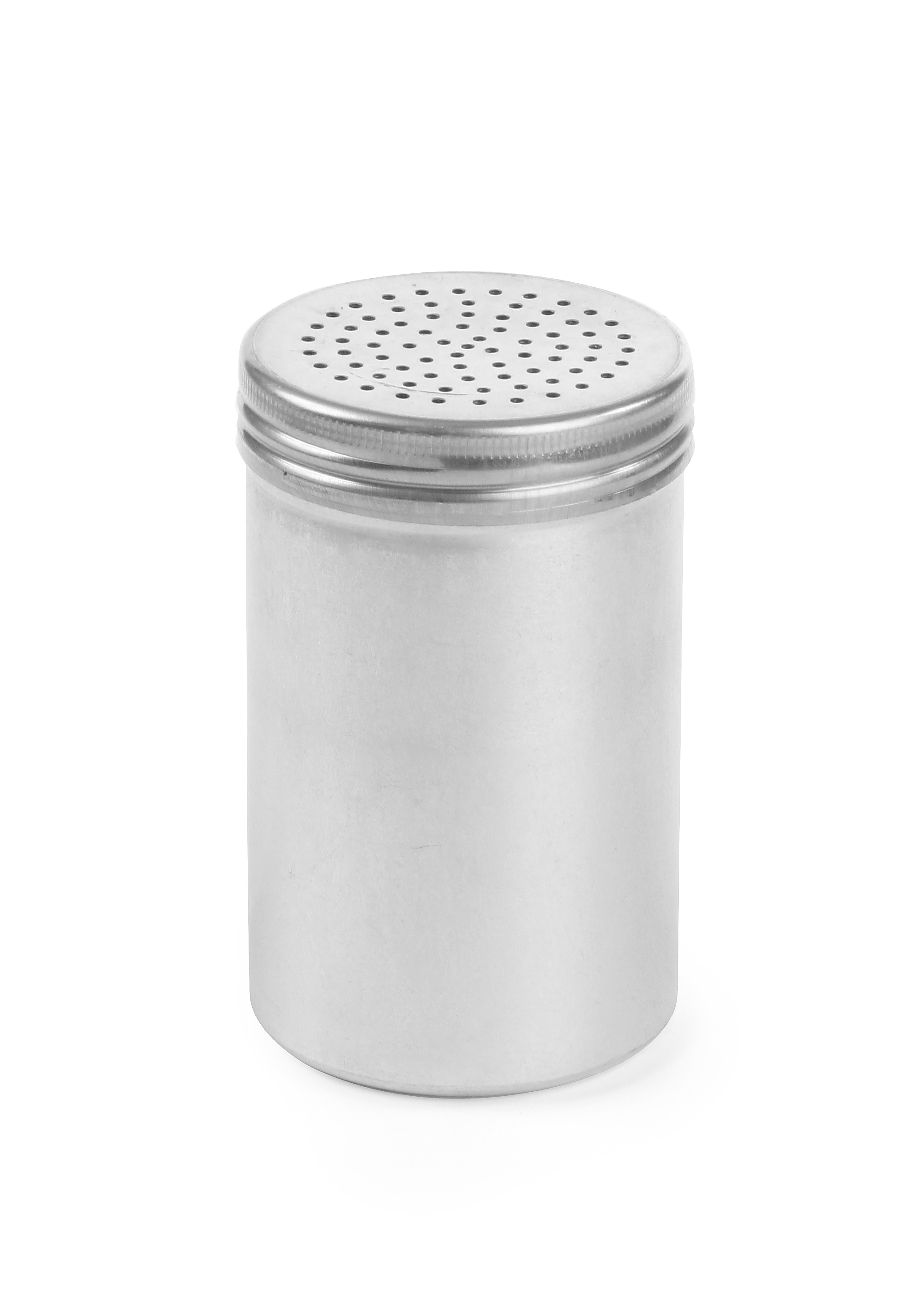Shaker cilindrico argentato con coperchio forato. Isolato su sfondo bianco.