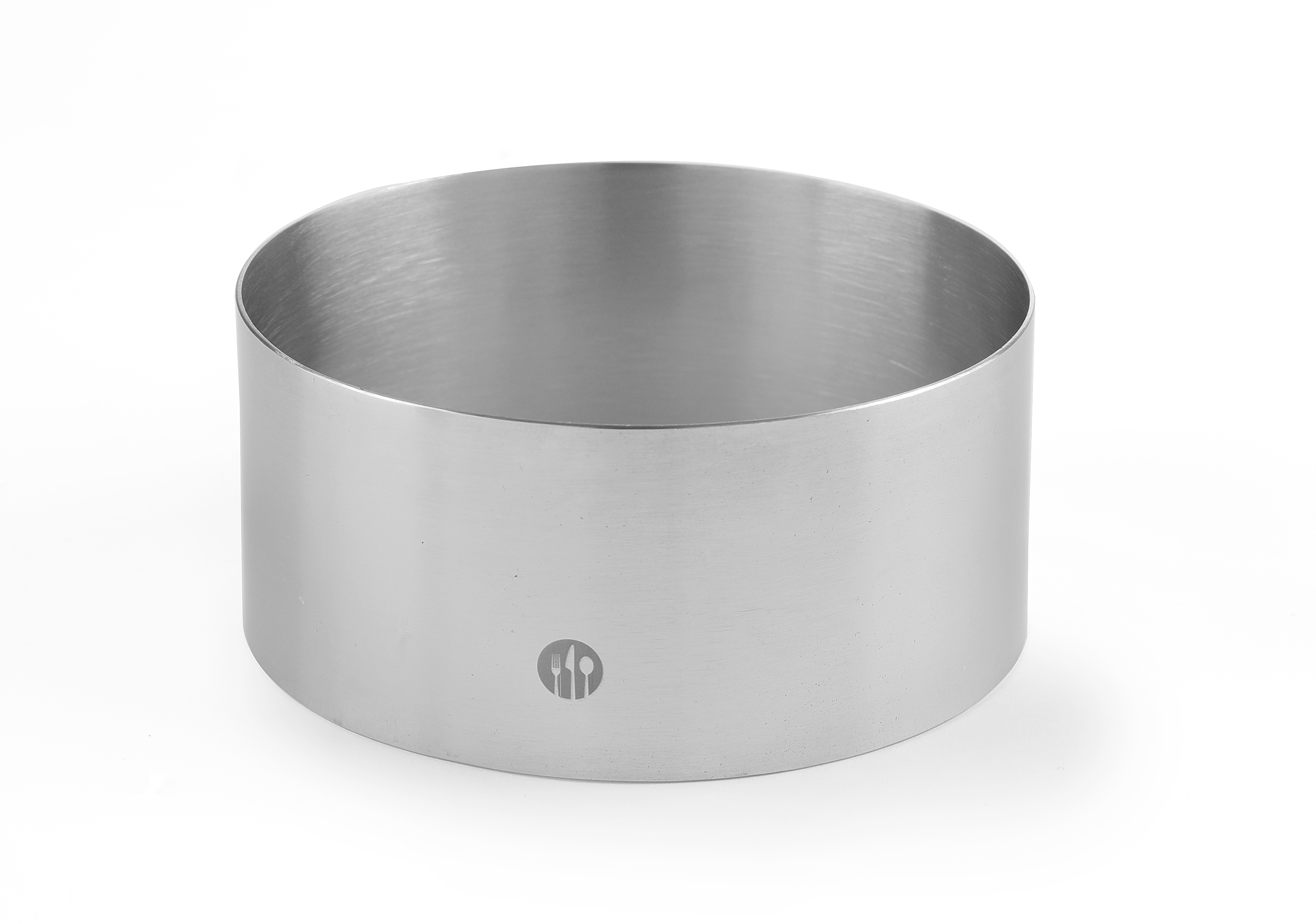 Stampo ad anello in acciaio inox con logo su sfondo bianco.