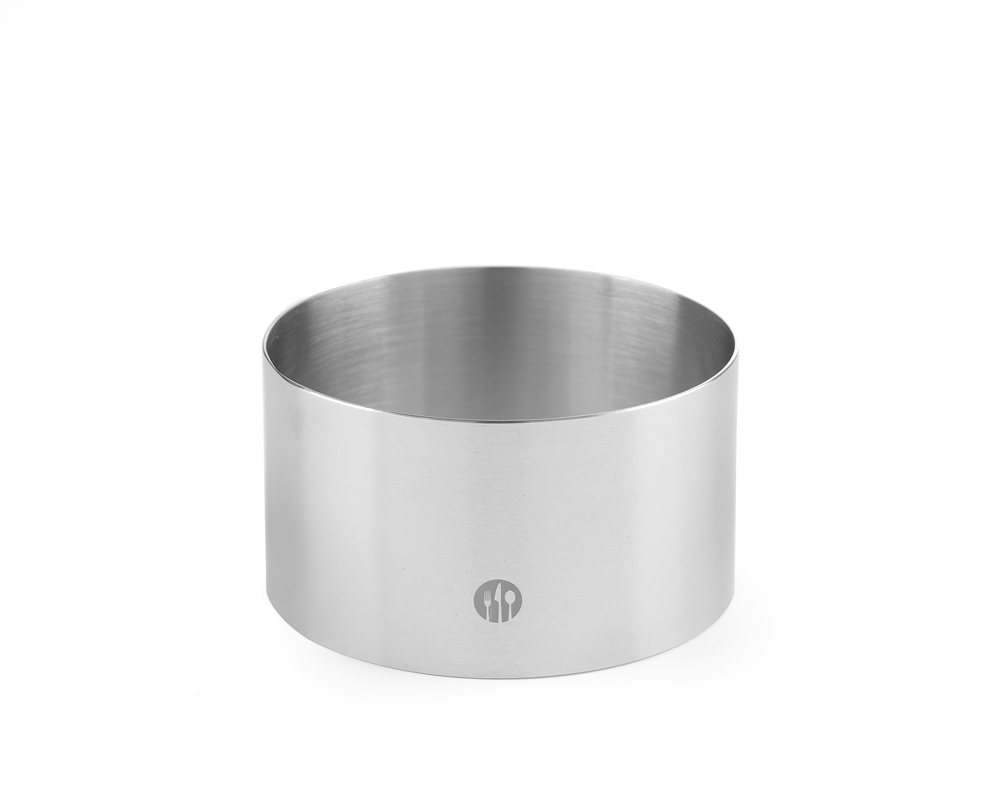 Un anello alimentare cilindrico argentato con logo su sfondo bianco.