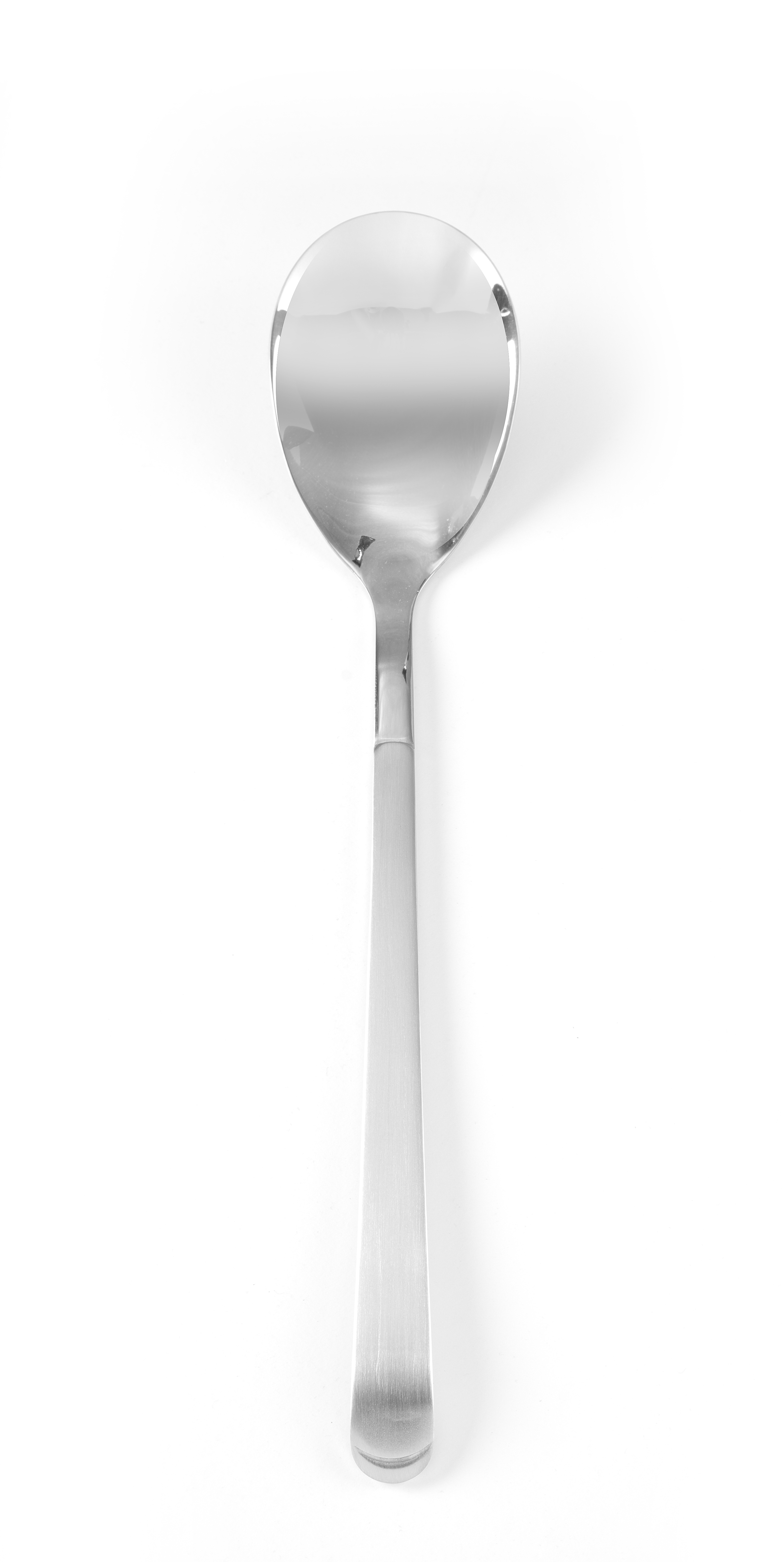 Un cucchiaio d'argento su sfondo bianco.