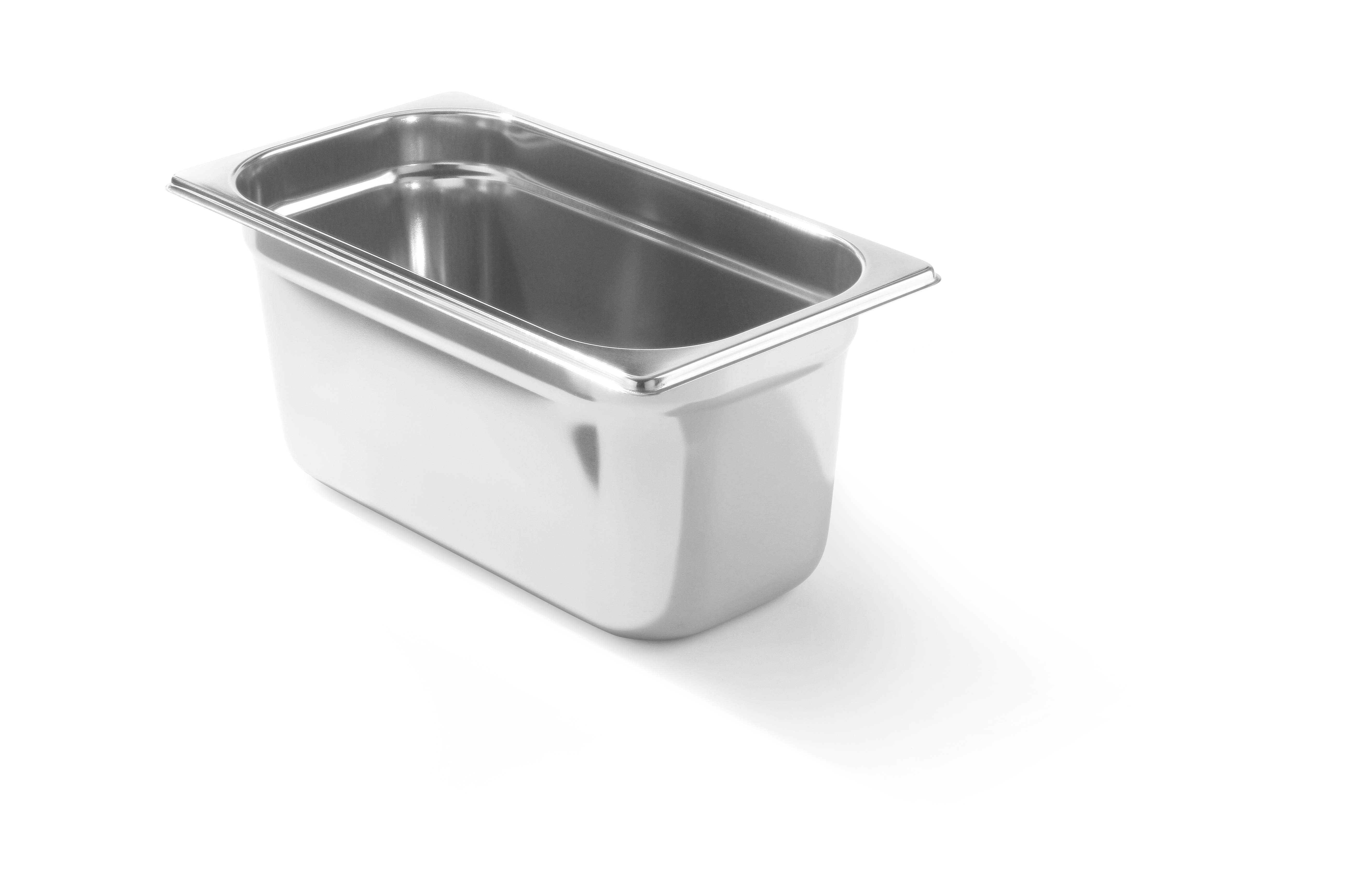 Contenitore in acciaio inox. Sfondo bianco.