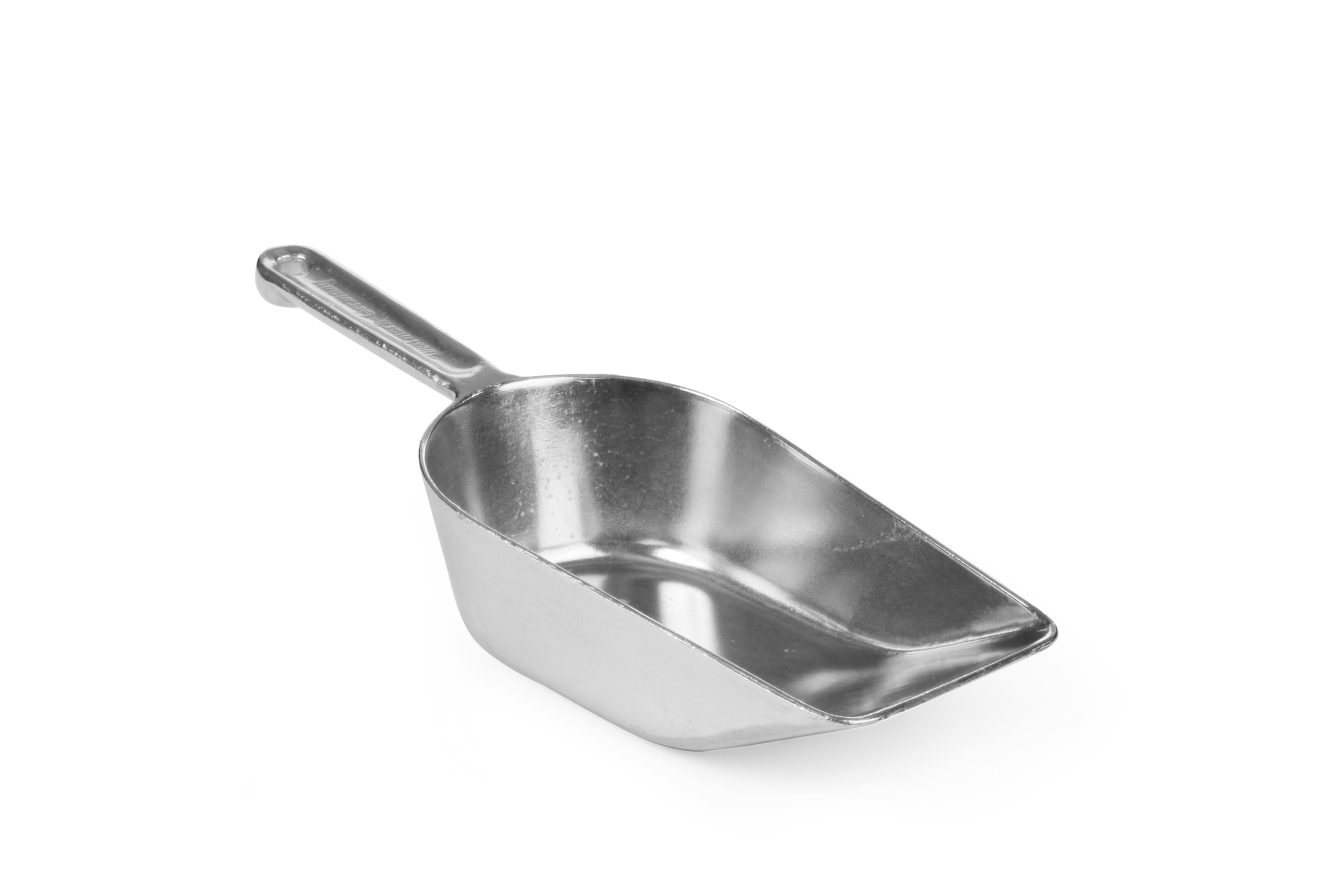 Paletta argentata con manico su sfondo bianco, per ingredienti.