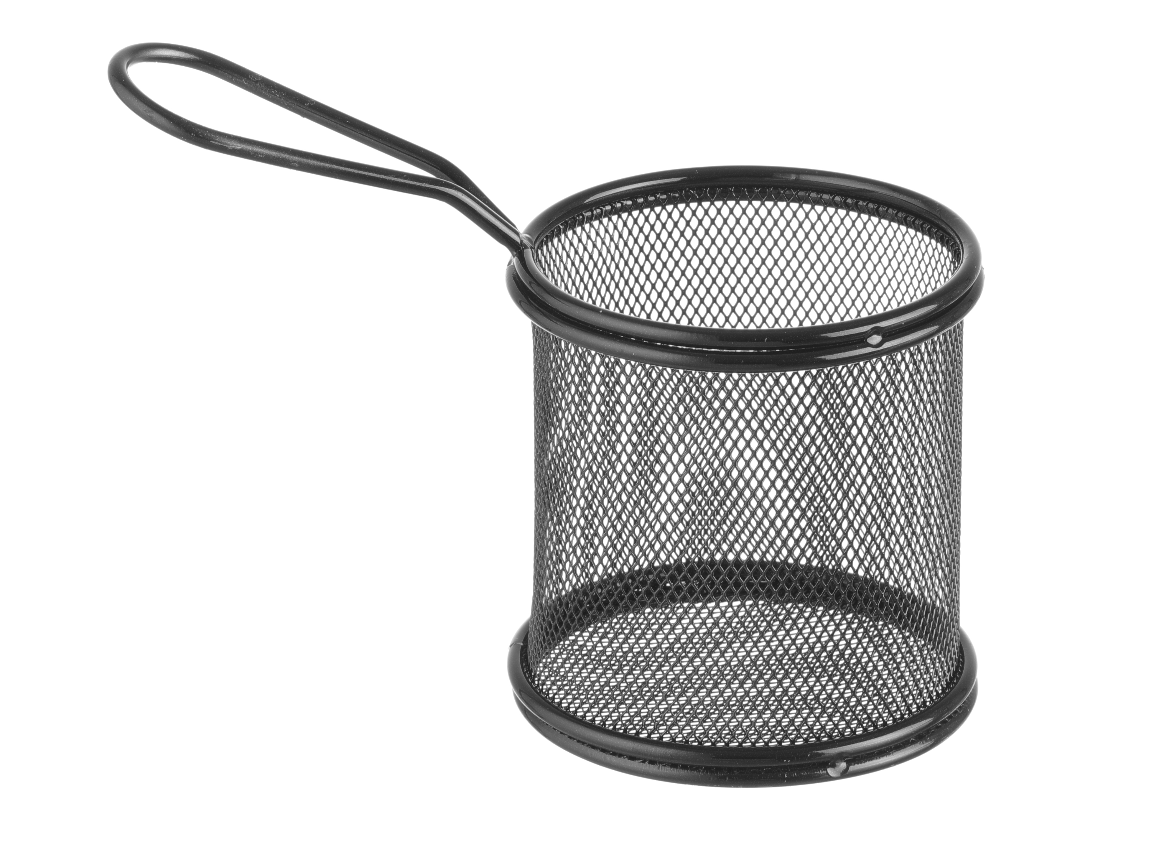 Un cestello per friggere a rete metallica nera di forma rotonda. È su uno sfondo bianco.