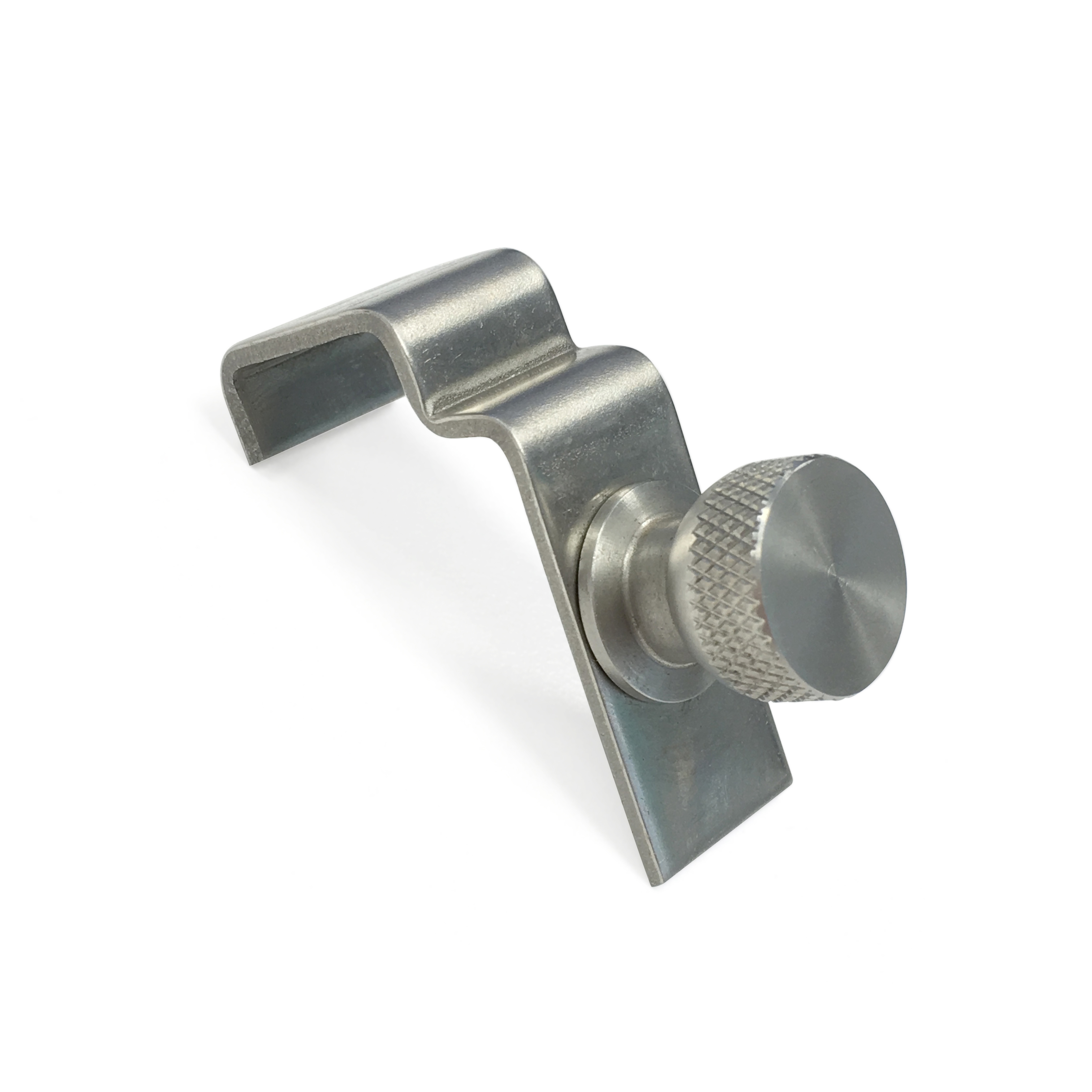 Manopola e staffa in acciaio inox su sfondo bianco.