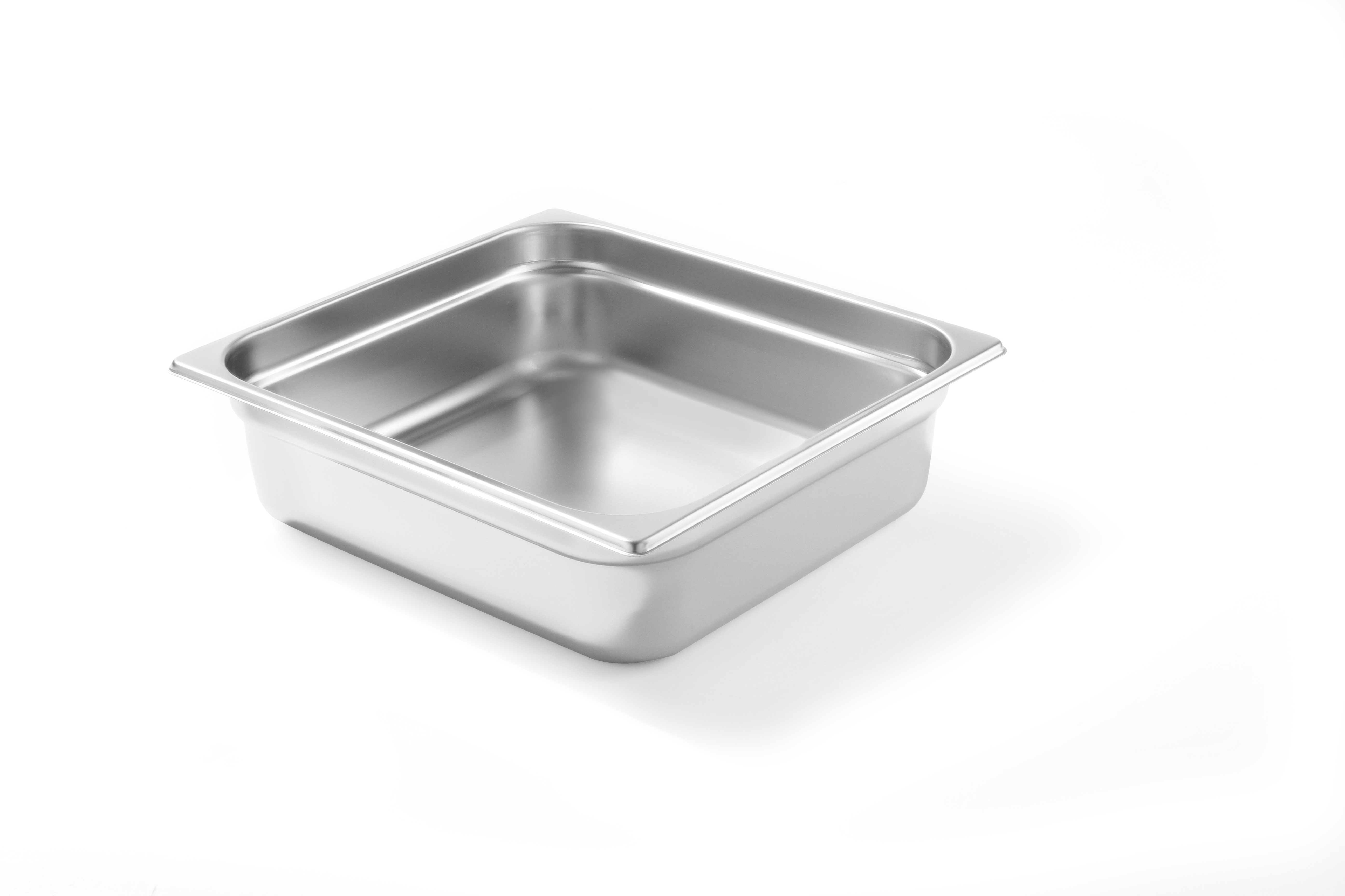 Un vassoio quadrato in acciaio inox per alimenti.