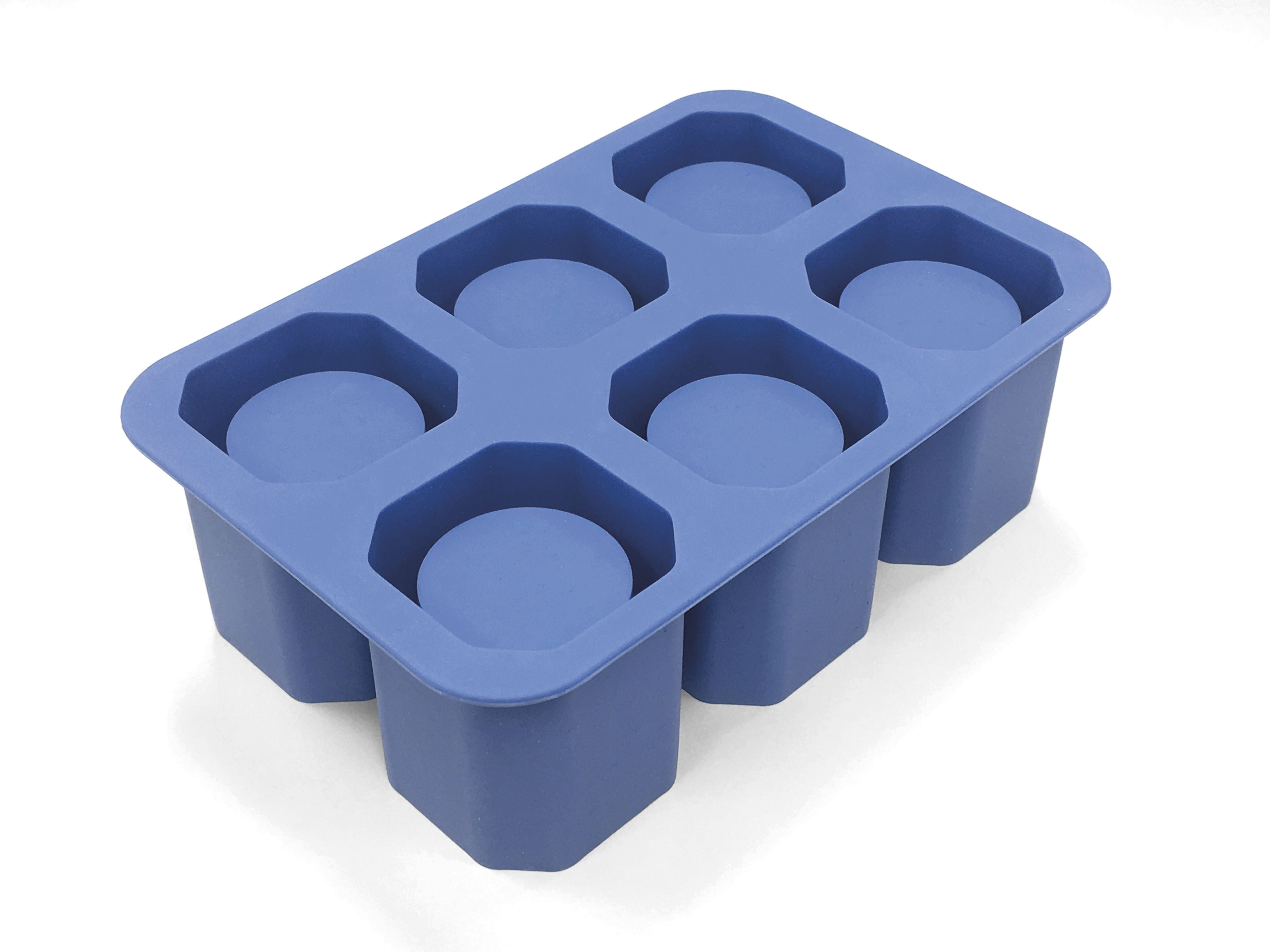 Vassoio per cubetti di ghiaccio esagonale blu con sei stampi circolari su bianco.