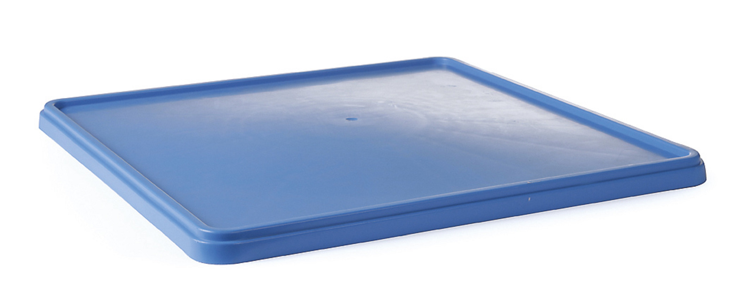 Un vassoio quadrato di plastica blu con bordo. Sfondo bianco.