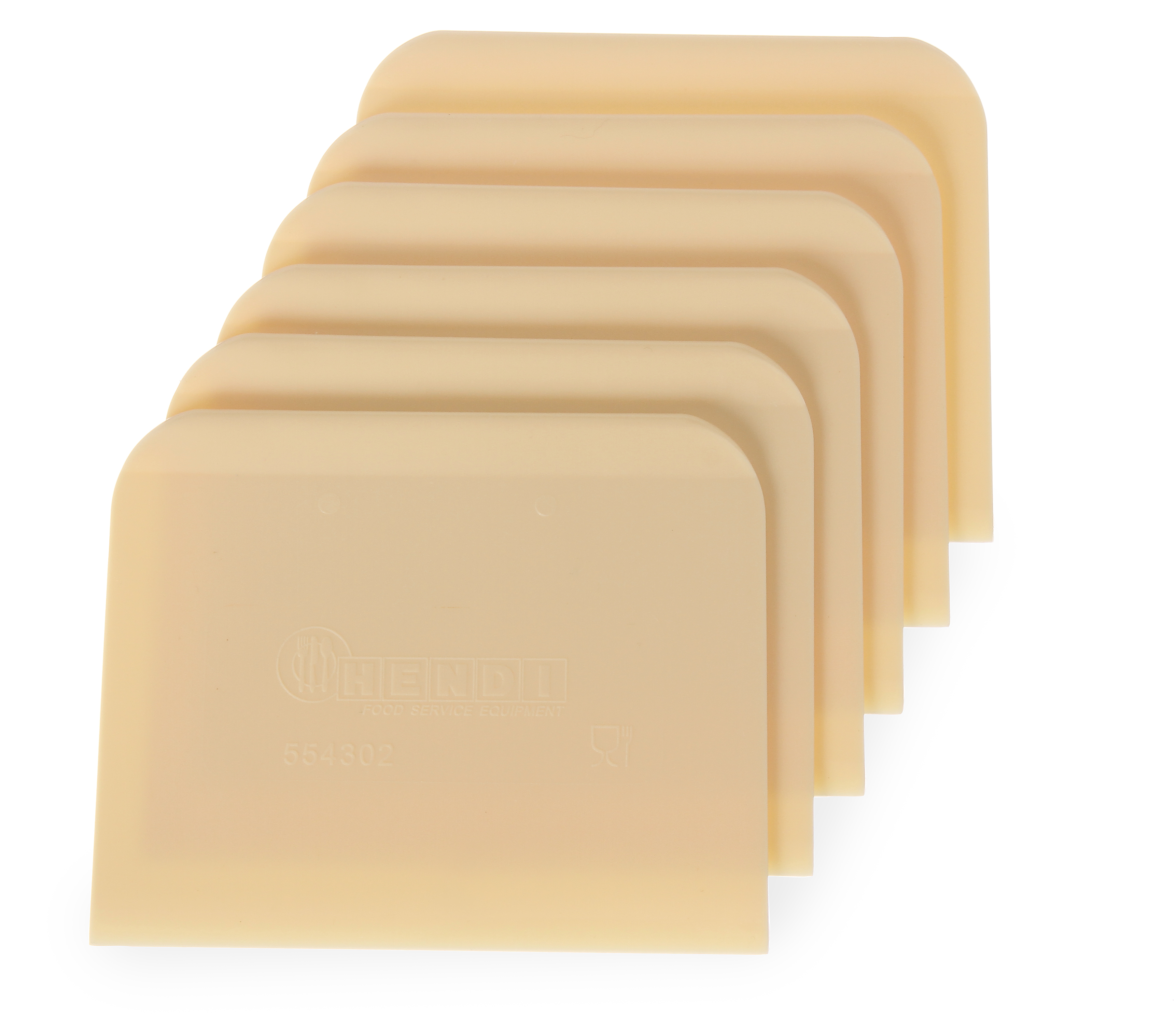 Una pila di sei raschietti in plastica beige su sfondo bianco.
