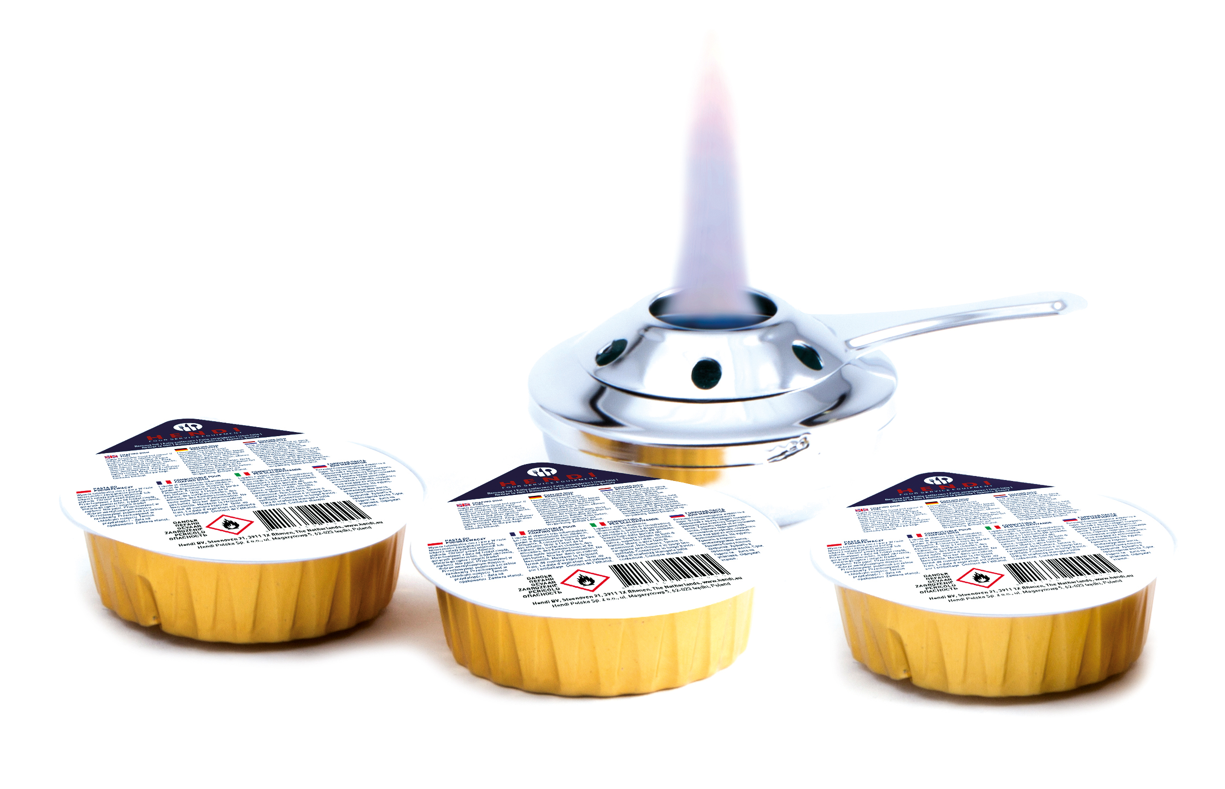 Tre bicchieri di gel combustibile giallo e un bruciatore argentato con fiamma, per riscaldare.
