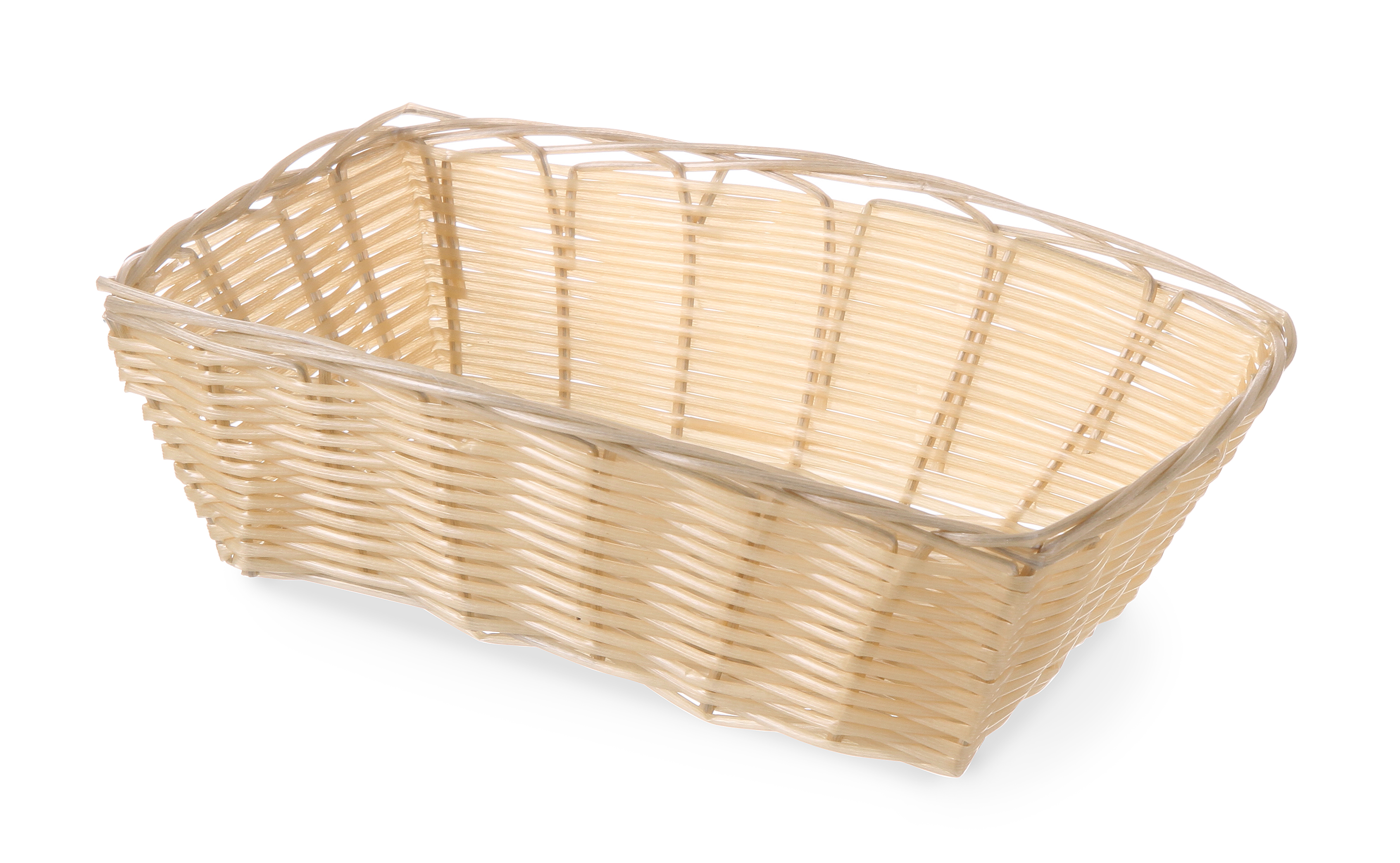 Un cesto di vimini beige di forma rettangolare e sfondo bianco.