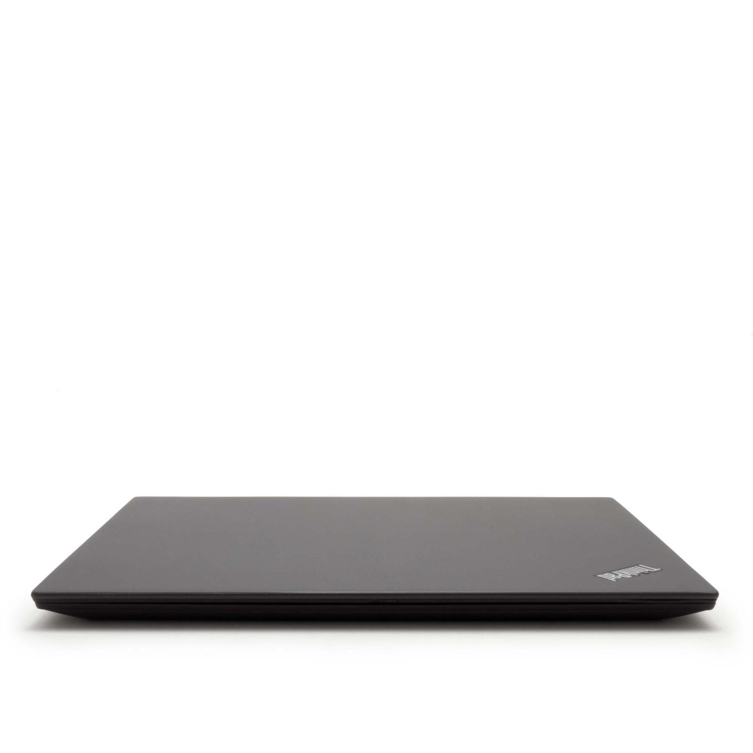Ein geschlossener schwarzer Laptop auf einer weißen Oberfläche, der ein schlankes, minimalistisches Design zeigt.
