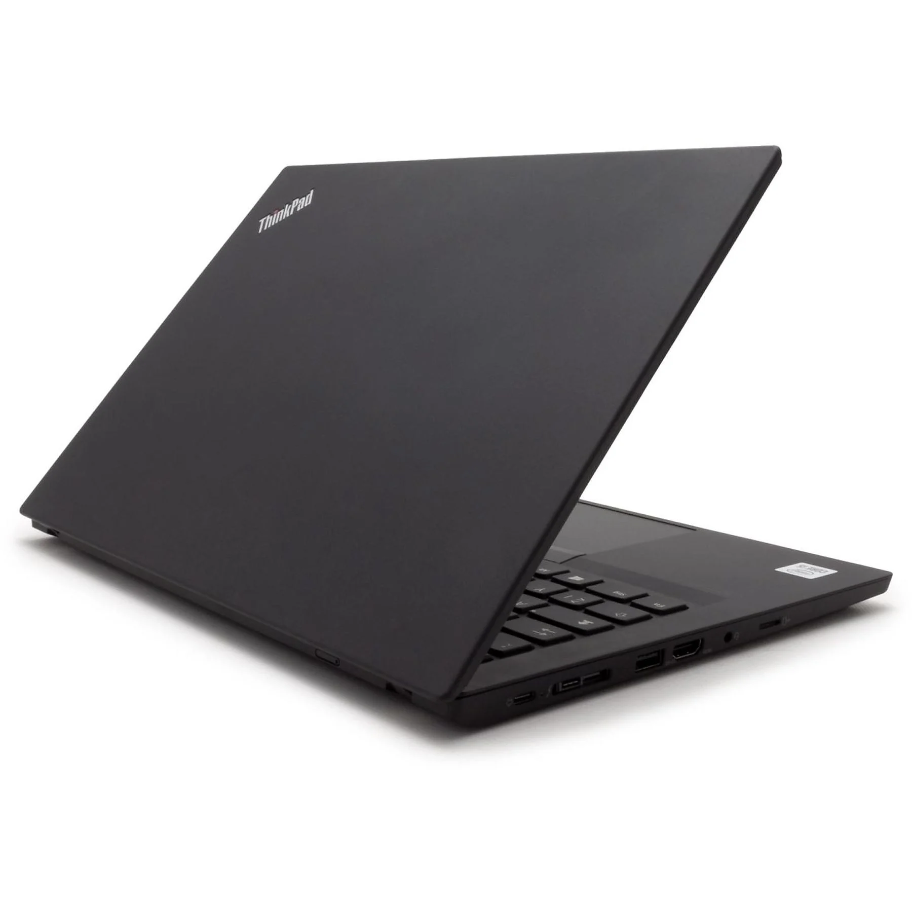 Schwarzer Laptop, teilweise geöffnet, auf weißer Oberfläche. Das ThinkPad-Logo ist sichtbar.
