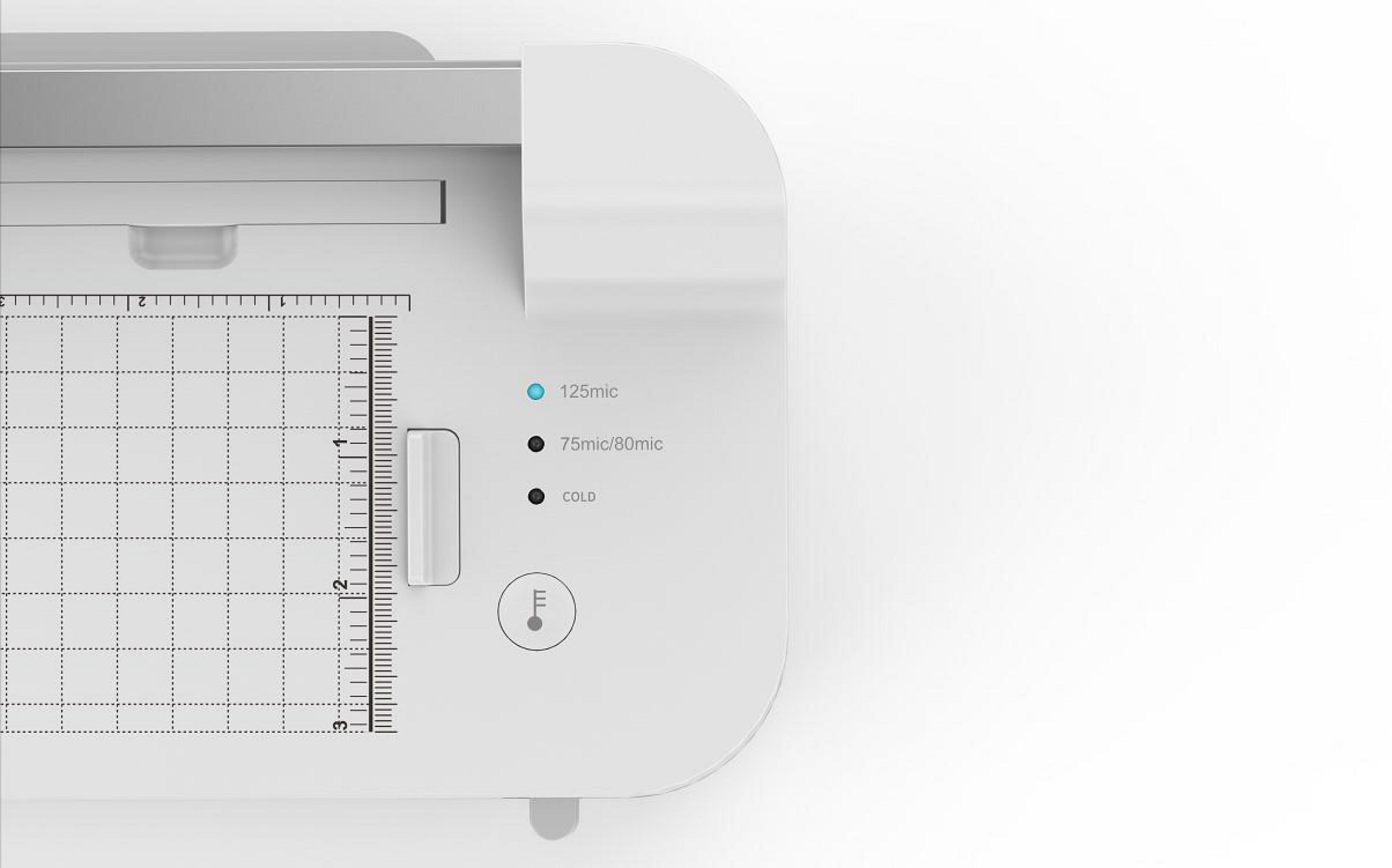 Biała laminarka z siatką i lampkami kontrolnymi. Widoczne są również niektóre przyciski i wskaźnik temperatury.