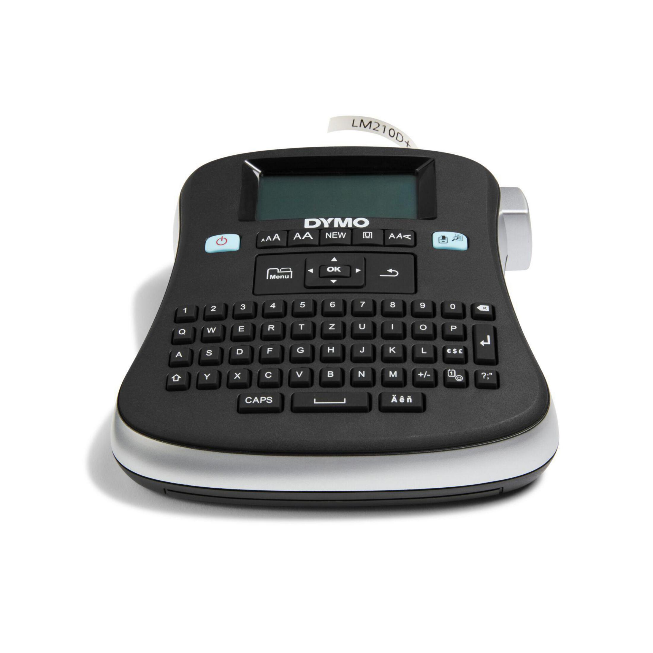 Schwarz-silberner Etikettendrucker mit Tastatur und Display. Ein weißes Etikett kommt aus dem Gerät.