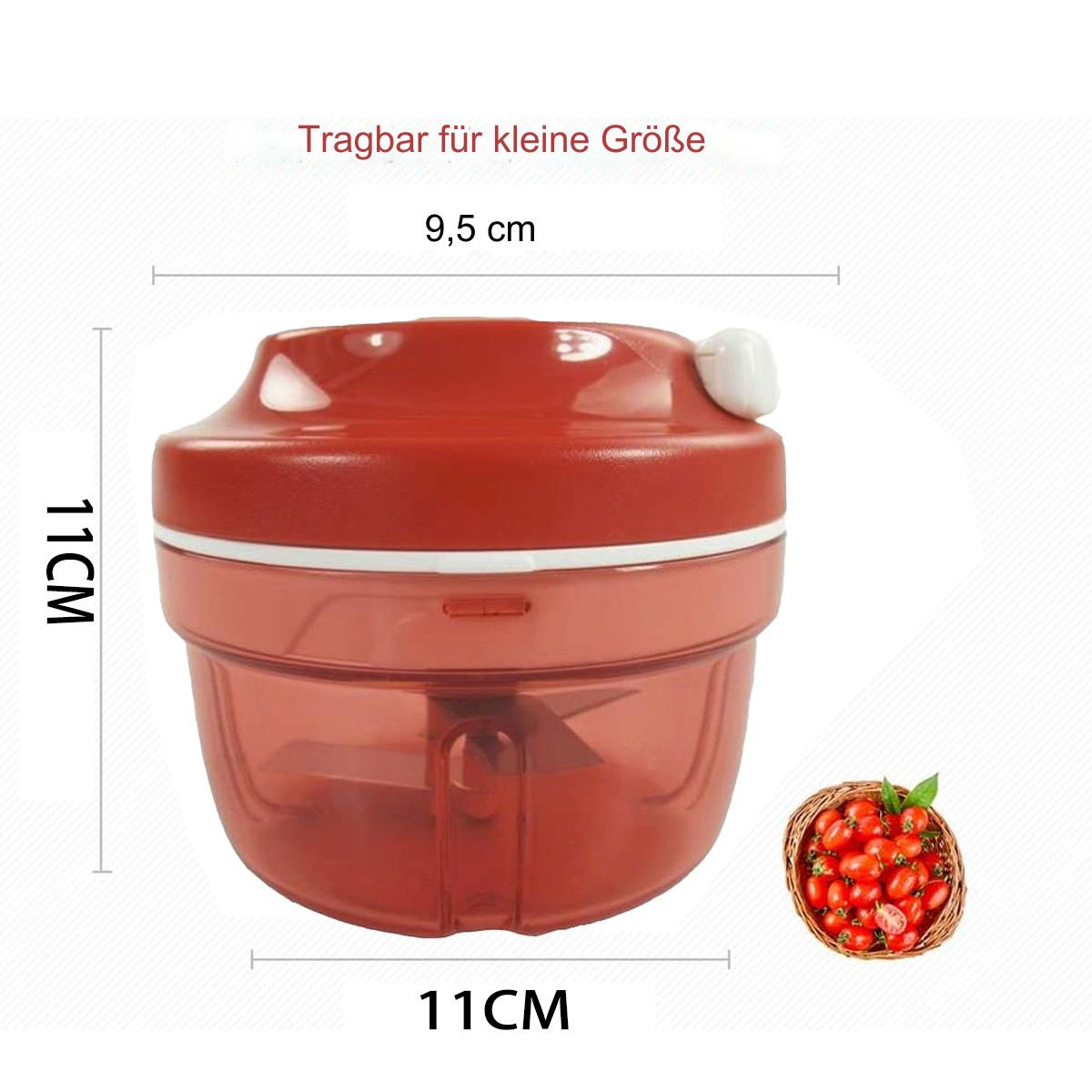 Roter Zerkleinerer mit Maßen und einem Korb Tomaten daneben auf weißem Hintergrund.