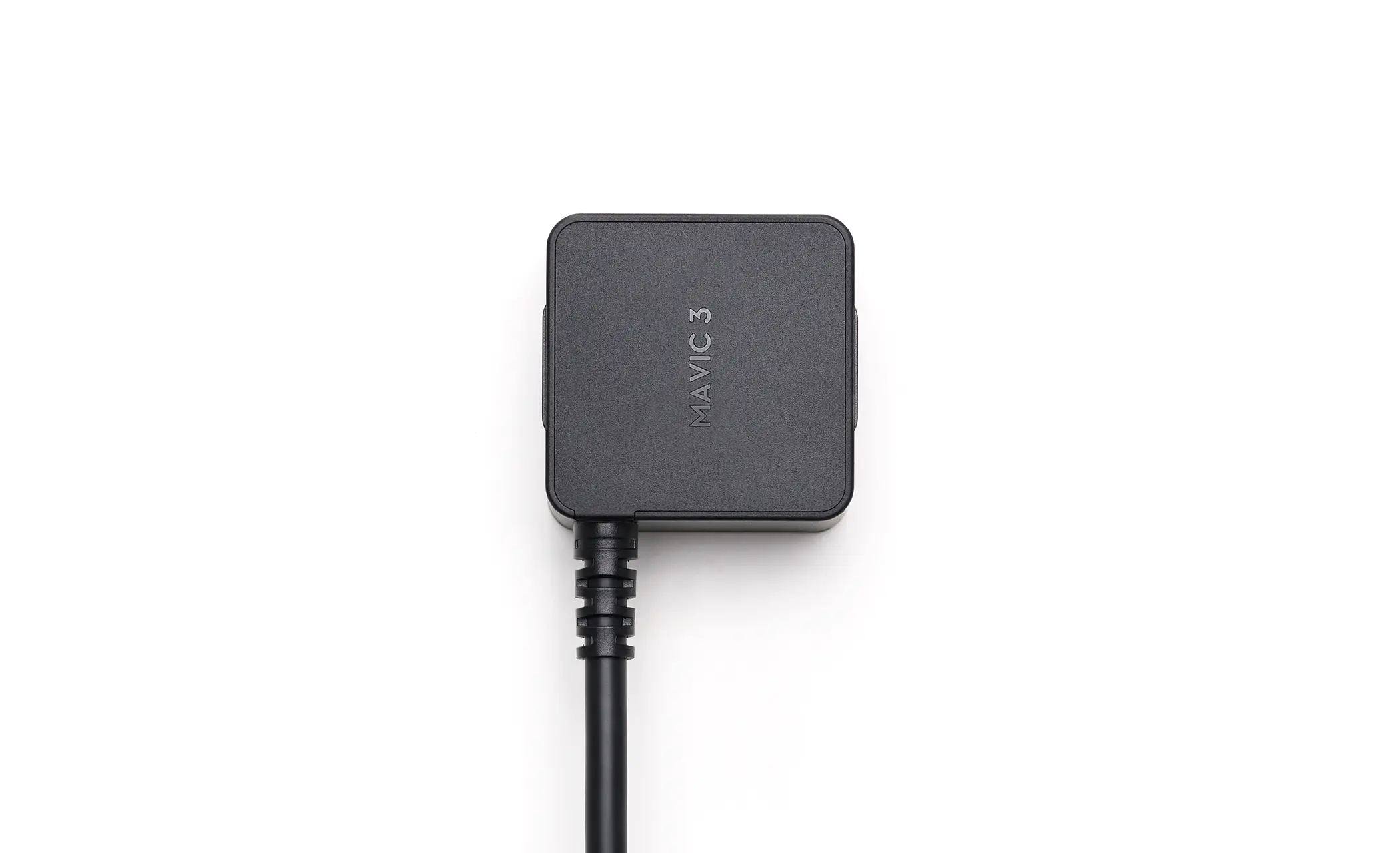 Schwarzer DJI Mavic 3 Akku-Ladehub mit schwarzem Kabel, auf weißem Hintergrund. Das Wort MAVIC 3 ist sichtbar.