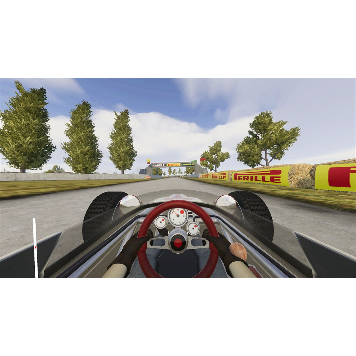 Widok z perspektywy pierwszej osoby z kokpitu zabytkowego samochodu na torze.