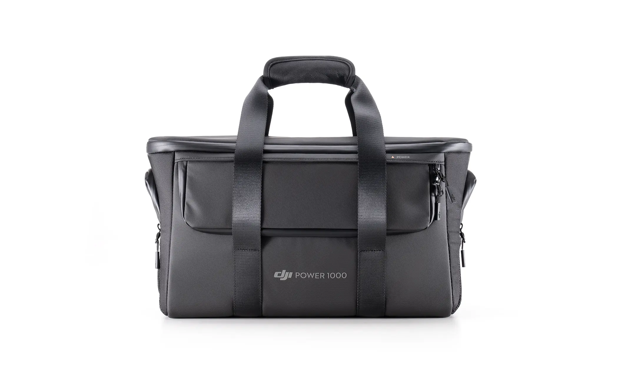 Borsa per droni nera. Maniglia superiore e tracolla. Sfondo bianco.