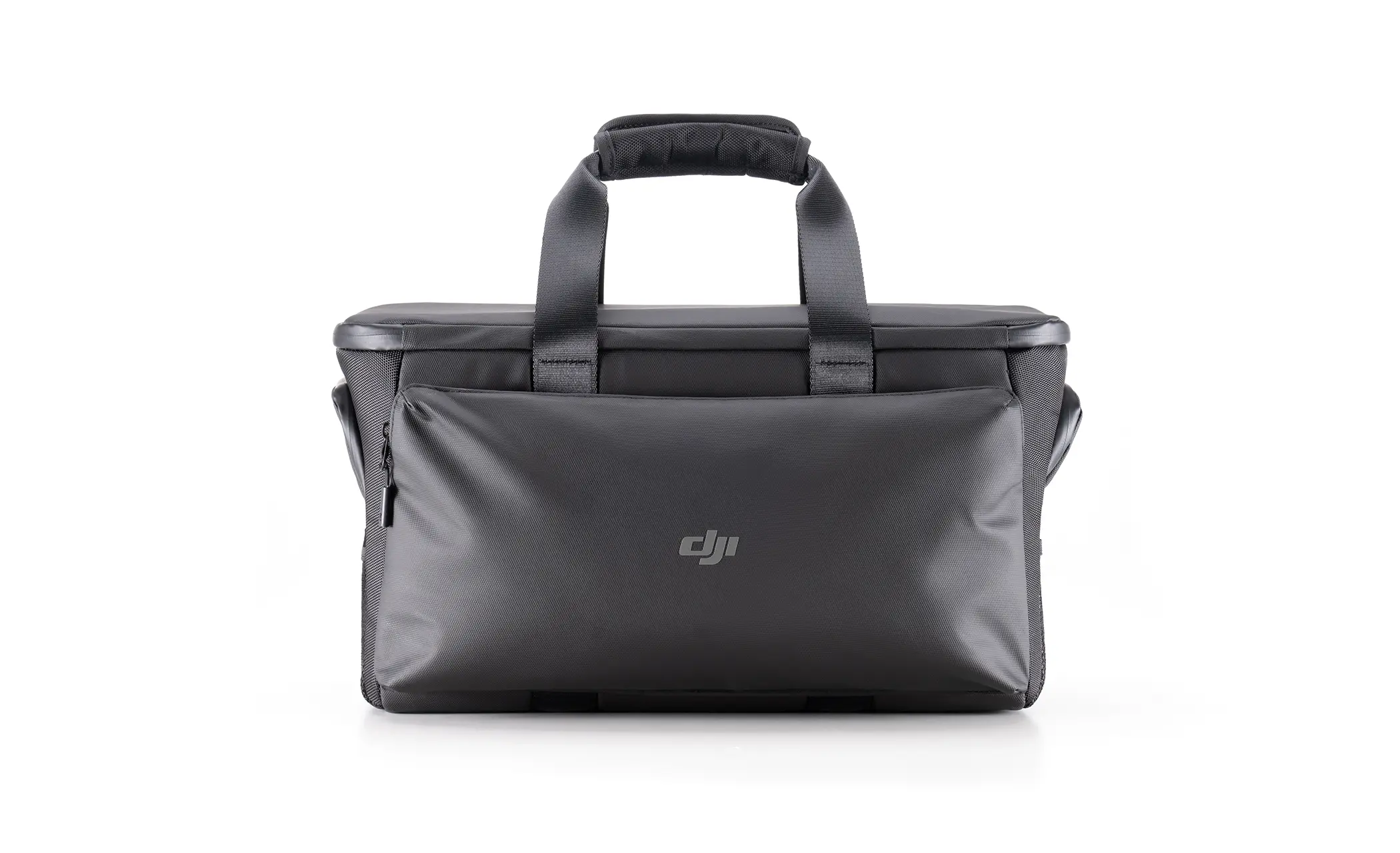 Una borsa da trasporto DJI nera con maniglia e tasca frontale. Il logo DJI è visibile.