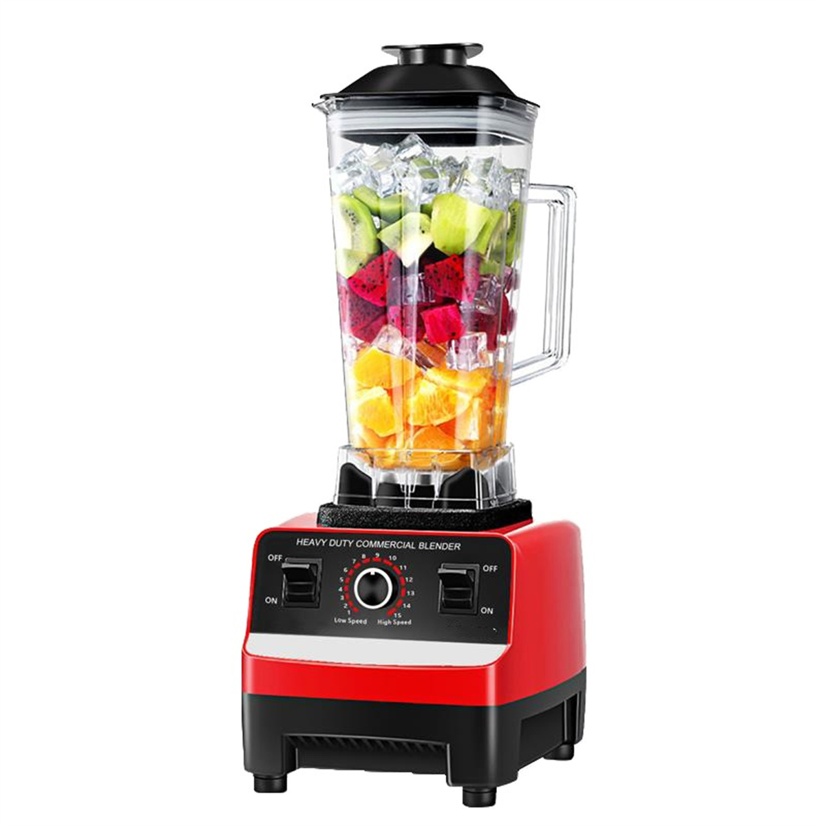 Ein roter kommerzieller Mixer ist mit Eis und bunten Früchten gefüllt. Er hat einen schwarzen Deckel und Sockel.