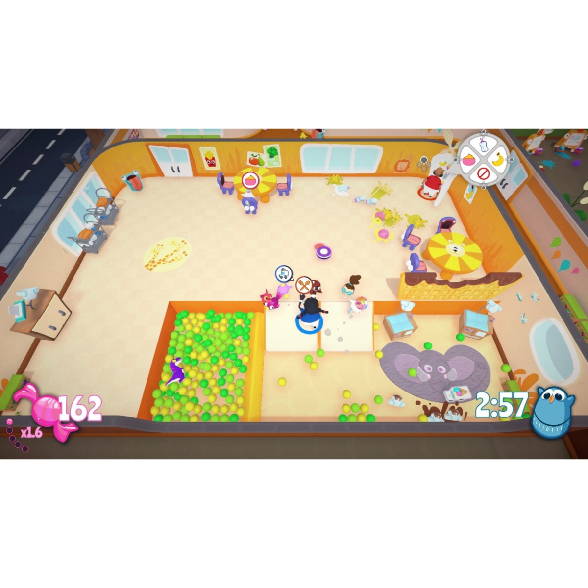 Vista aérea de un área de juegos infantil con juguetes, niños y un gran número rosa 162.