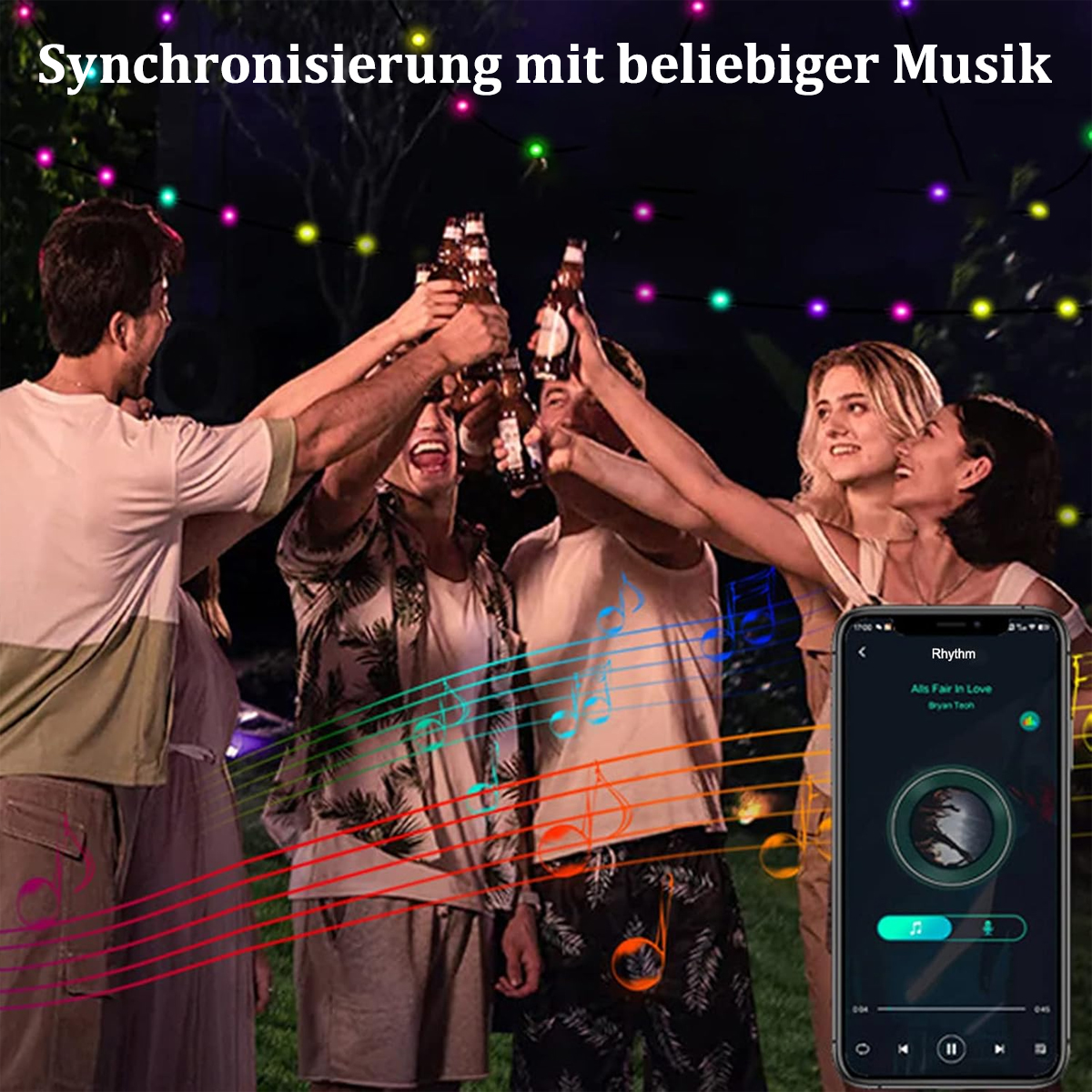 Eine Gruppe von Menschen, die mit Bierflaschen anstoßen. Ein Smartphone zeigt Musikvisualisierungen. Bunte Lichterketten im Hintergrund.