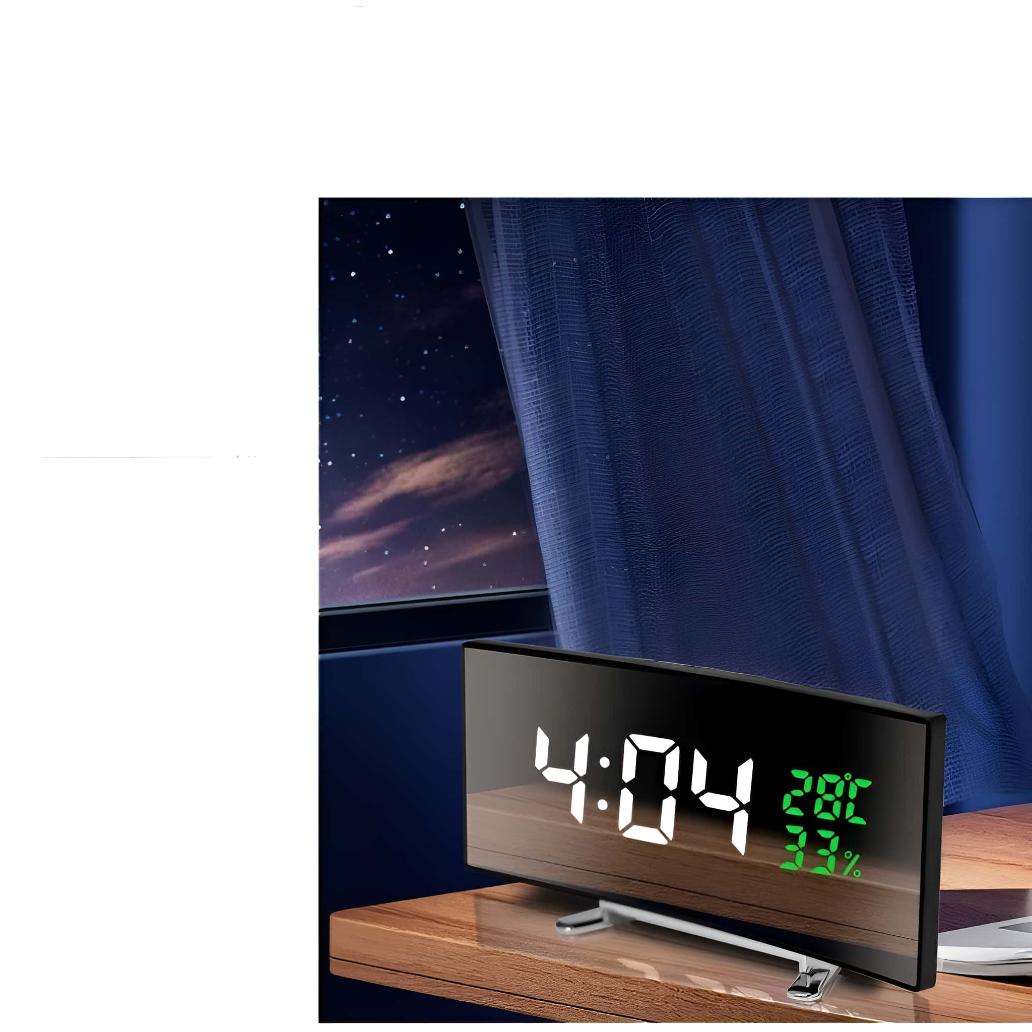 Digitaluhr mit grünen Ziffern zeigt 4:04. Auf Holzoberfläche. Fenster mit Sternen im Hintergrund.