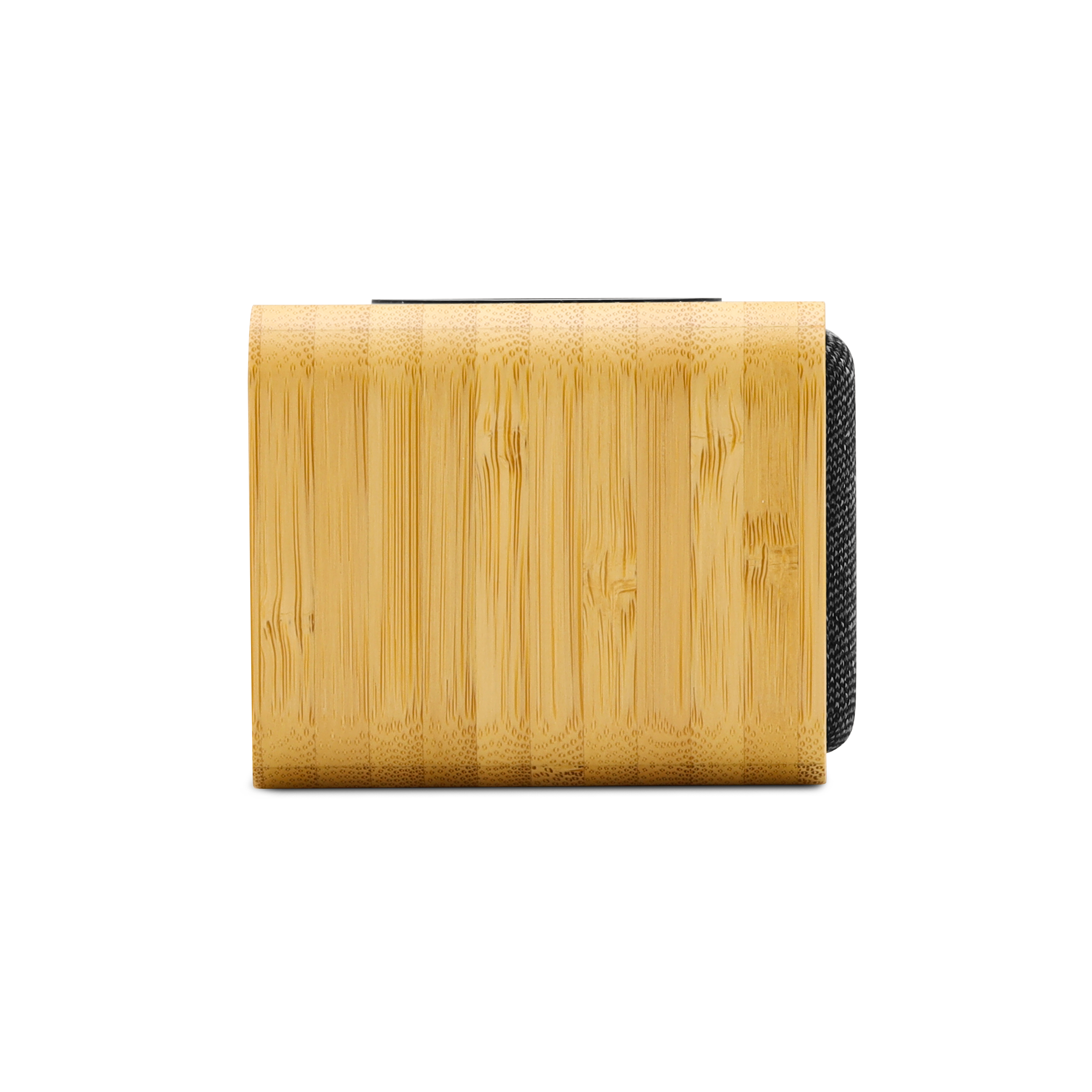 Un pequeño altavoz de madera con malla negra frontal, vista lateral.