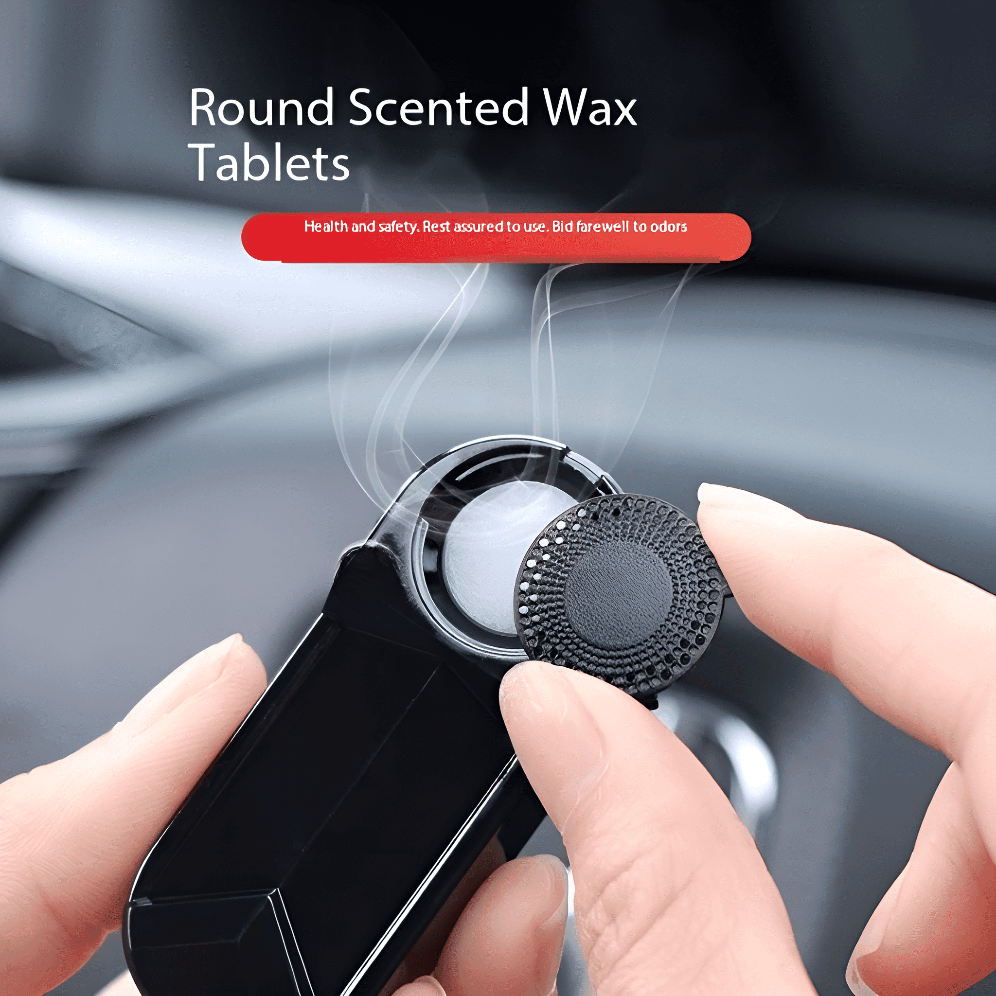 Schwarzer Auto-Lufterfrischer mit weißem Duftpad. Eine Hand hält das Produkt. Text sagt 'Round Scented Wax'.