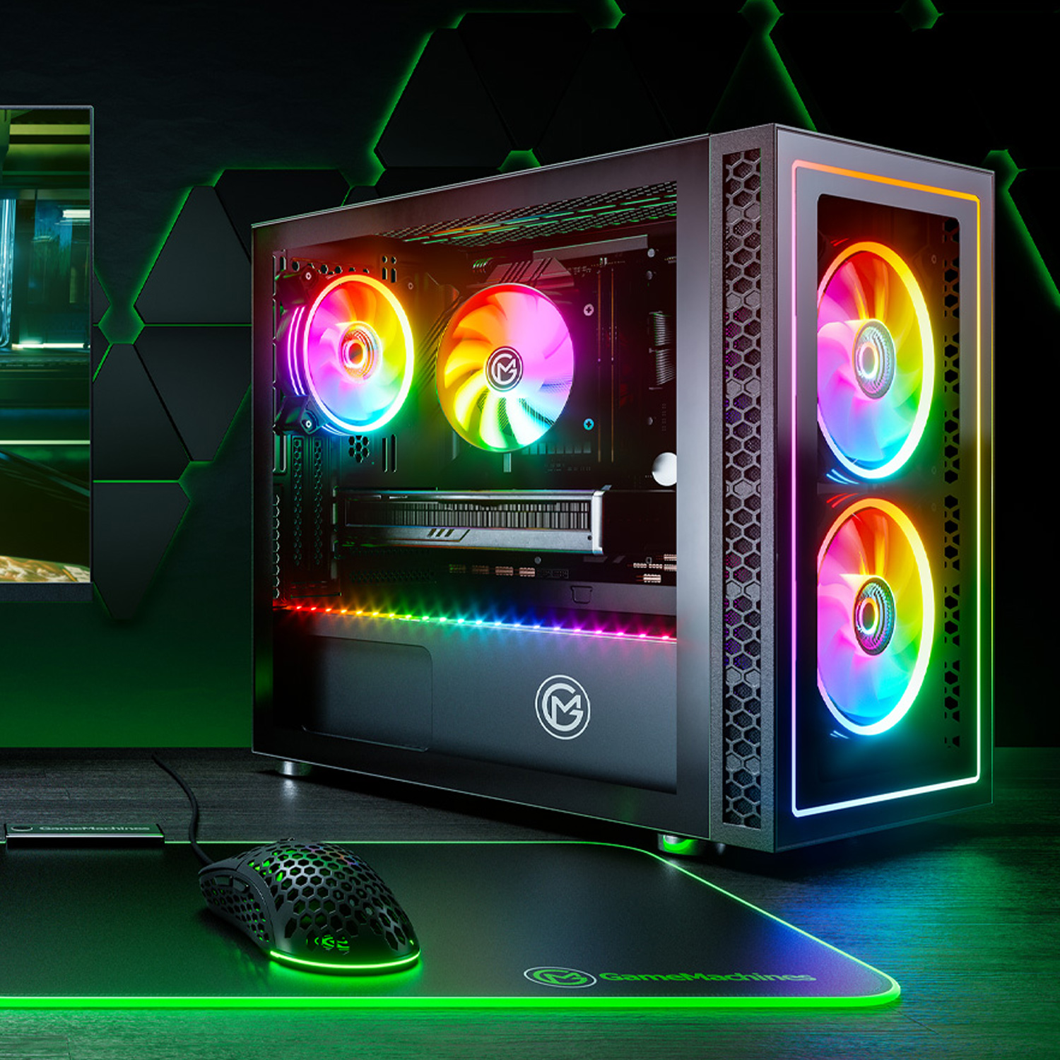 Ein Gaming-PC mit Glas-Seitenwand, zeigt farbenfrohe Lüfter und Komponenten, und eine Maus und ein Pad.