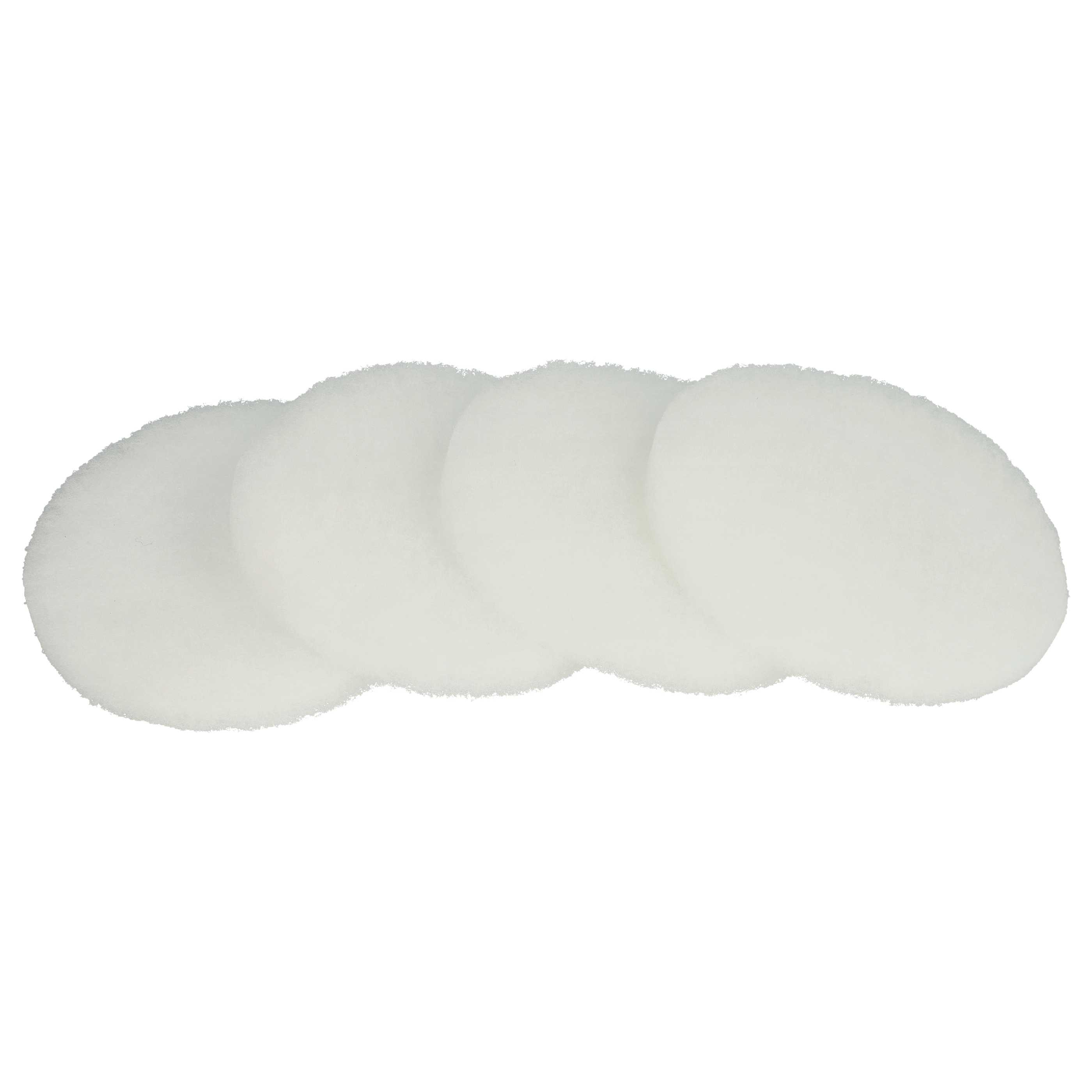 Vier weiße, flauschige runde Pads, möglicherweise zum Reinigen oder Schminken.