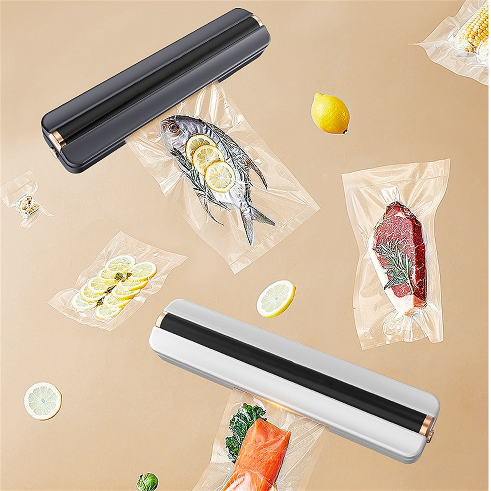 Lebensmittel-Vakuumierer mit verschiedenen Lebensmitteln in durchsichtigen Plastiktüten. Enthält Fisch, Fleisch und Zitronen.